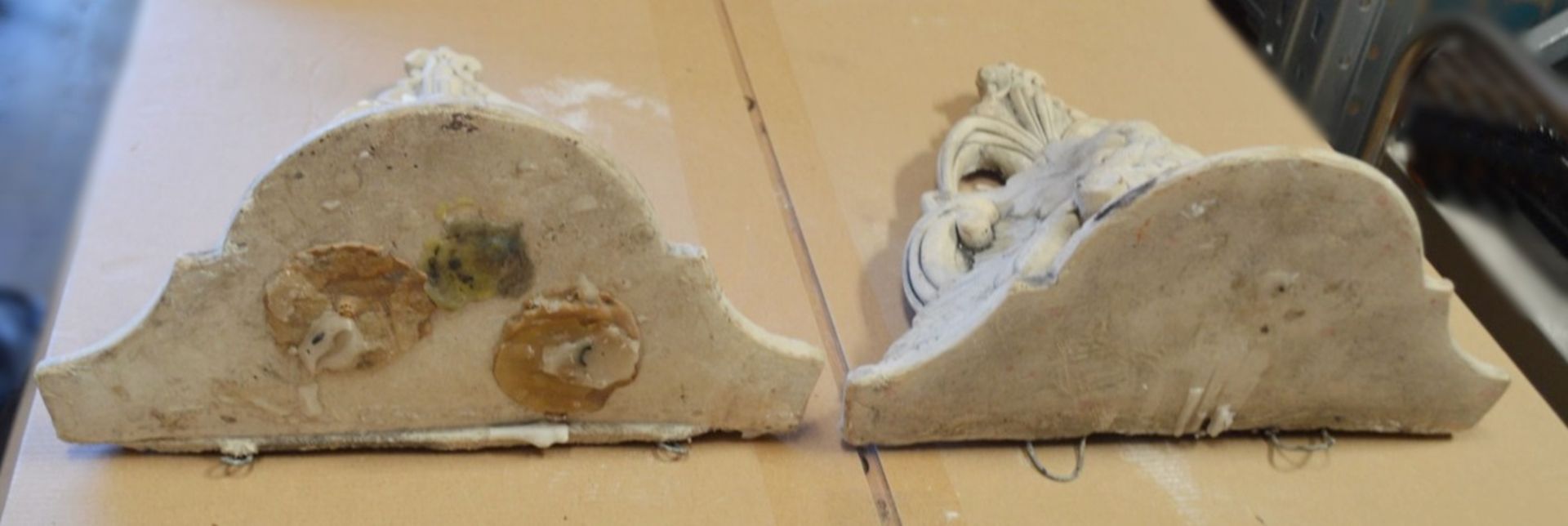 A Pair Of Ornamental Plaster Gargoyles / Garden Plaques - Dimensions: W30 x H32 x D16cm - Used, In - Image 4 of 5