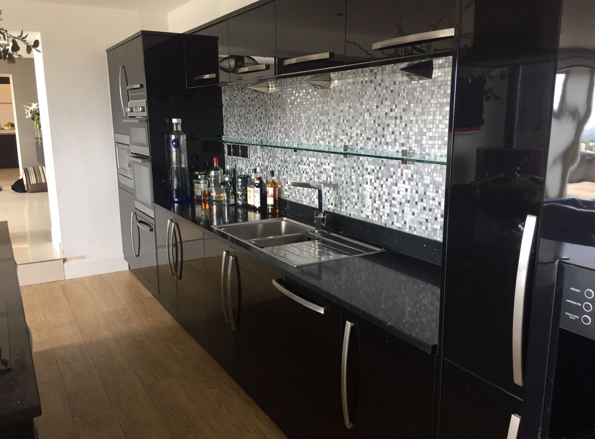 1 x Bespoke Kitchen in Black with Granite Worktops and a Selection of Lamona Appliances - CL508 - Image 2 of 9