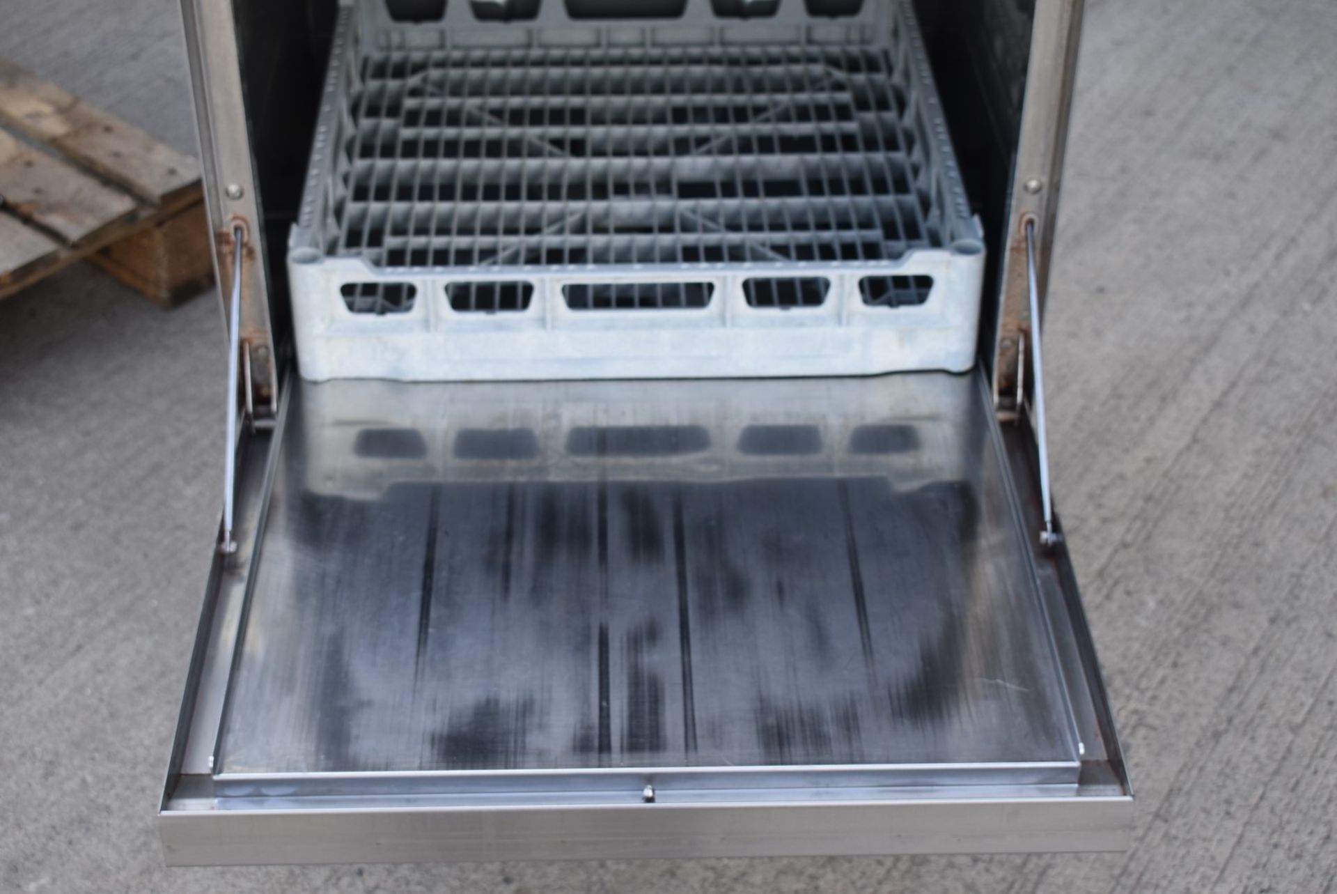 1 x Maidaid Amika 51XL Commercial Undercounter Dishwasher - 230V - 500x500mm Rack Size - Stainless - Image 3 of 7