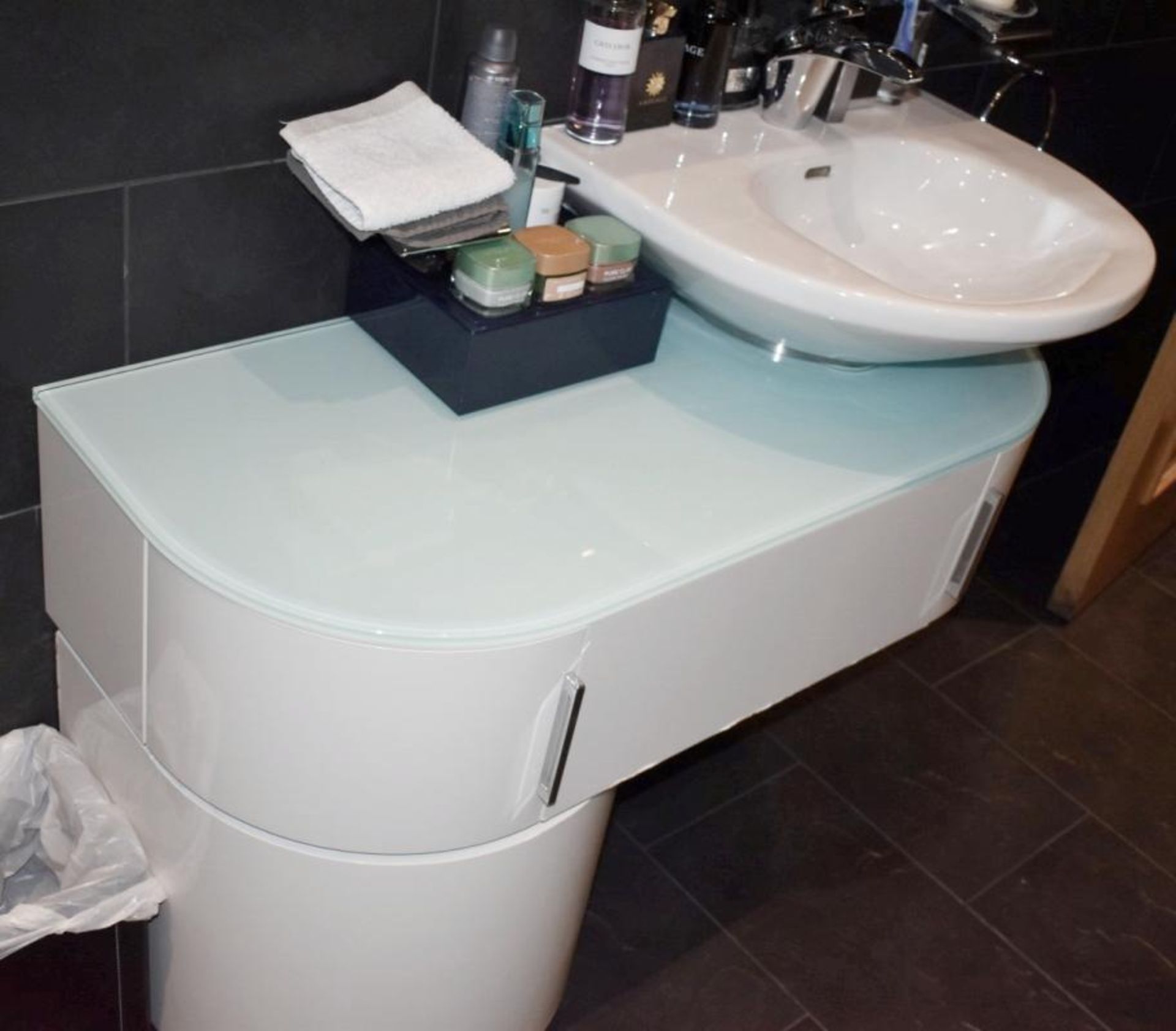 1 x Contents Of Luxury Bathroom - Includes TUECO Bath With Jets - Original Purchase Price £6,590 - Bild 12 aus 23