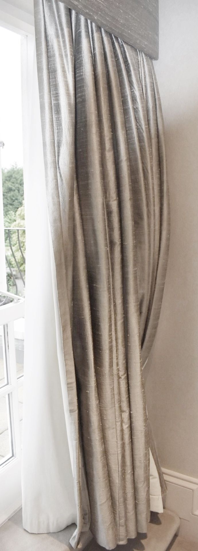 2 x Large Pairs Of Lined Curtains With 1 x Box Pelmet In Silver - Dimensions: H236 x W275cm *NO VAT* - Image 3 of 5