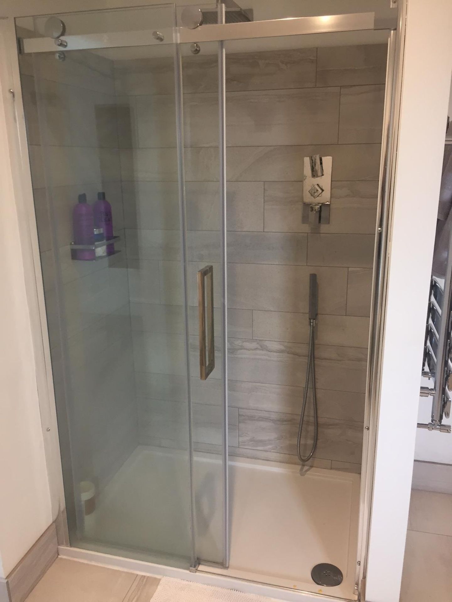 Luxurious Bathroom Suite including Jetted Bath, Shower Unit, Sink Unit with Mirror, Toilet and - Image 2 of 10