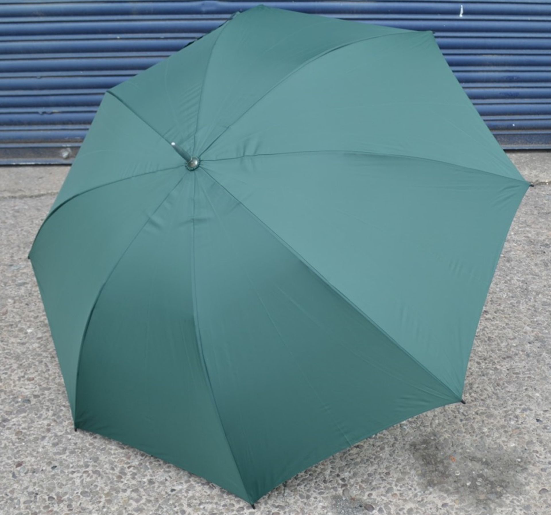 24 x Proline Golf Umbrellas - Colour: Plain Black - Brand New Sealed Stock - Dimensions: Length - Image 2 of 5