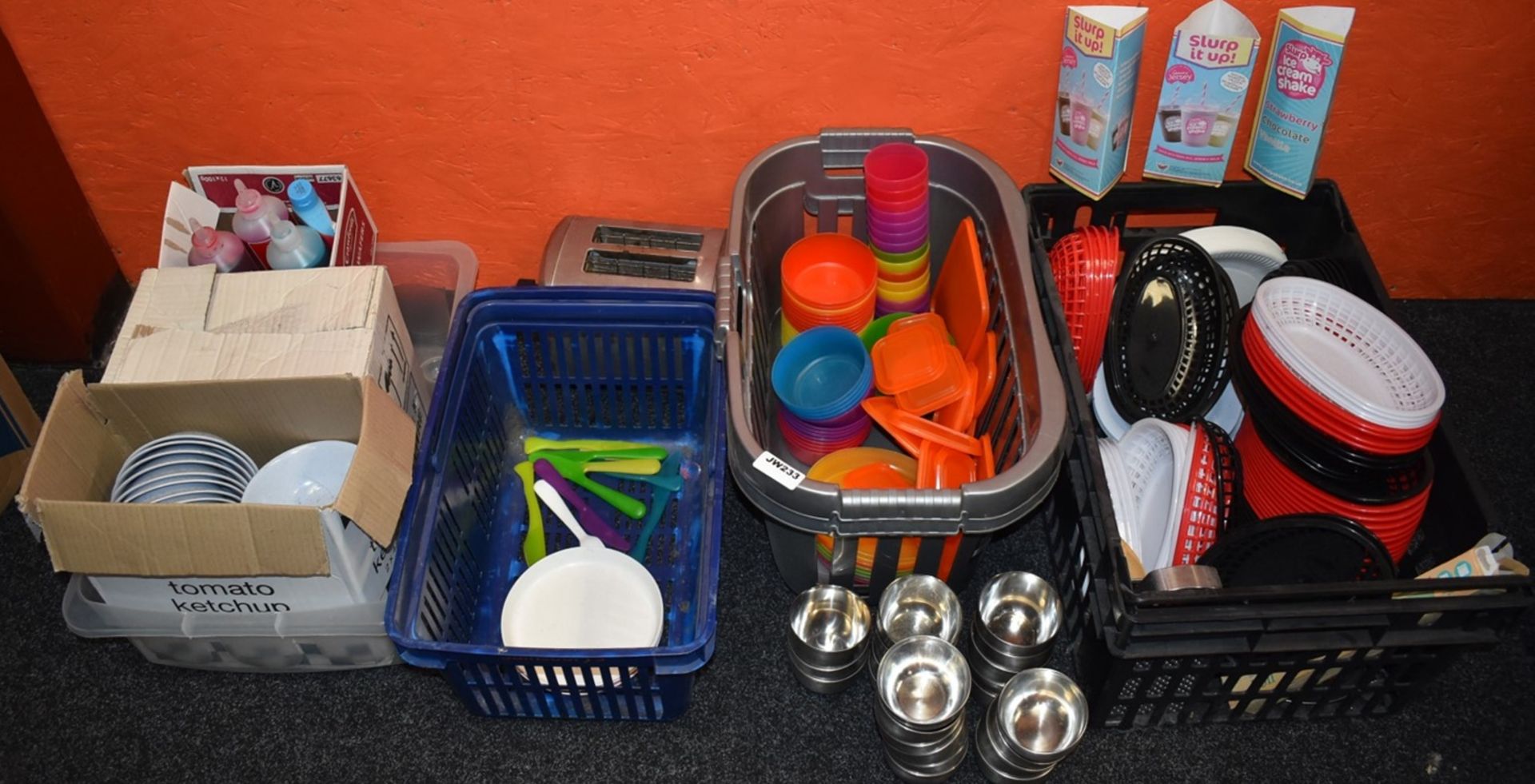 1 x Assorted Job Lot of Cafe Accessories Including Plastic Serving Baskets, Stainless Steel Bowls