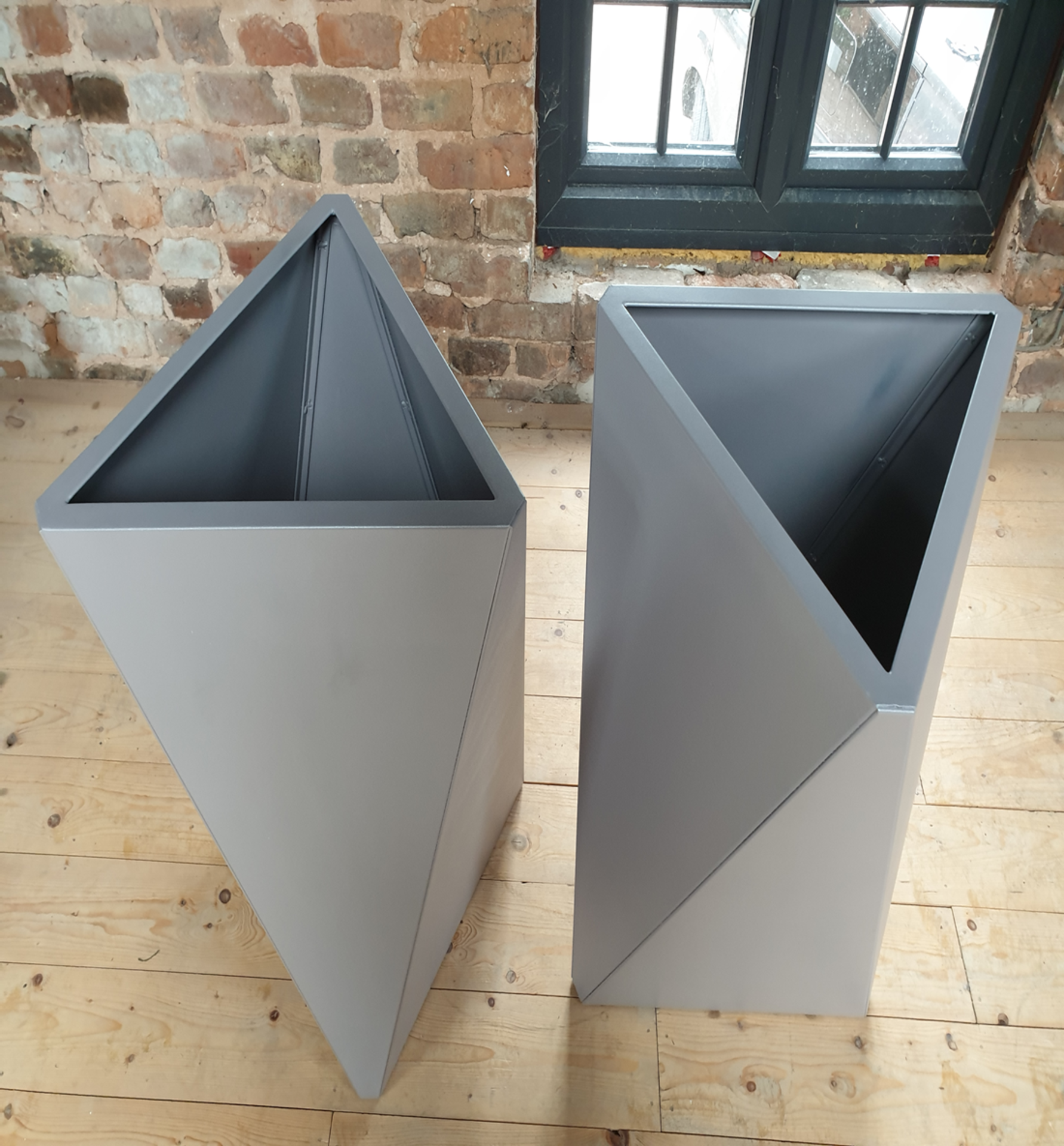 2 x Custom Steel TRAPEZIUM PLANTERS In Blush Silver - CL512 - Very Unique Ex Demonstration Pieces - Image 3 of 3