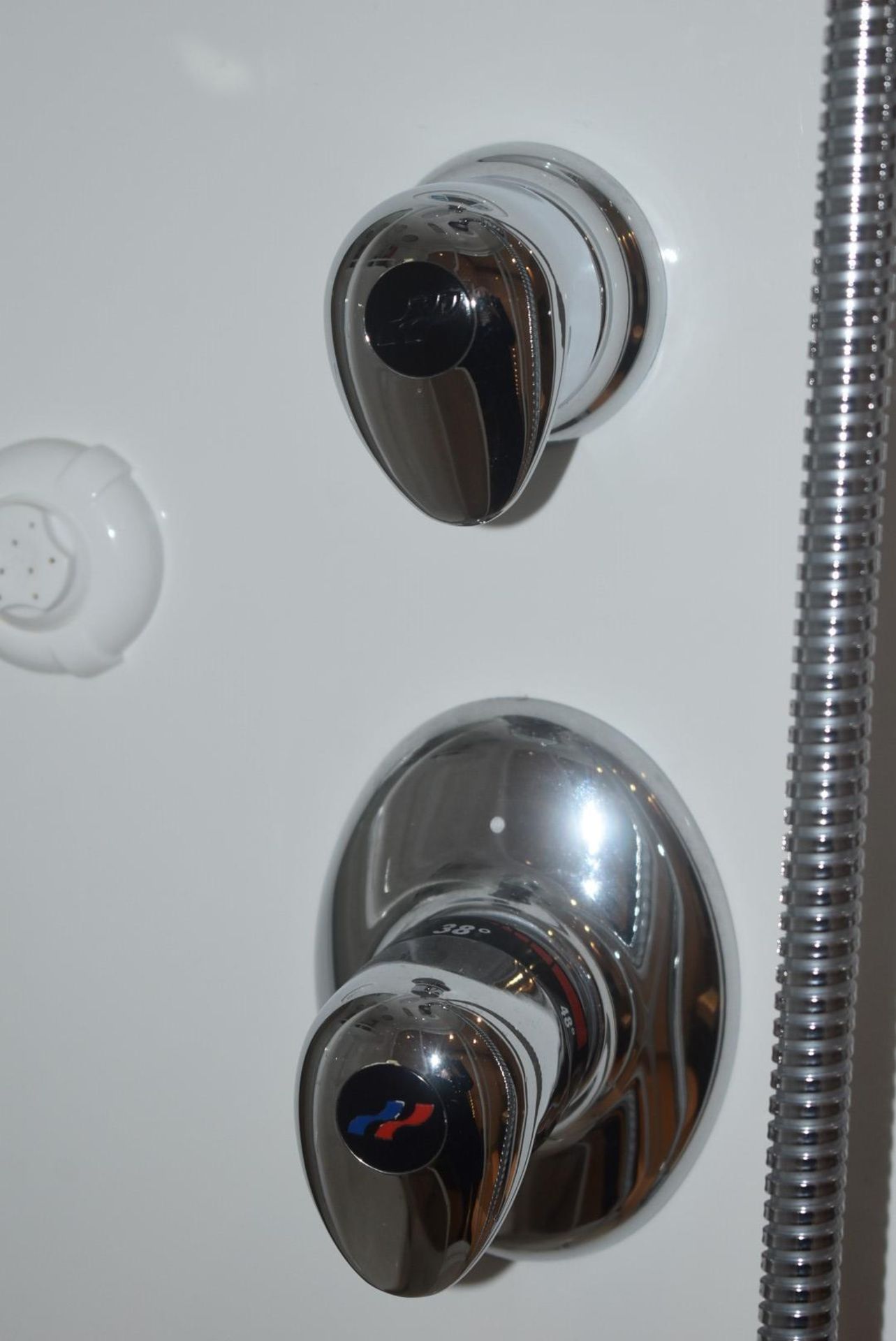 Contents Of Shower Room Featuring A Teuco Steam Shower And Vitra Branded Fittings - RRP £5,400 - Image 14 of 18