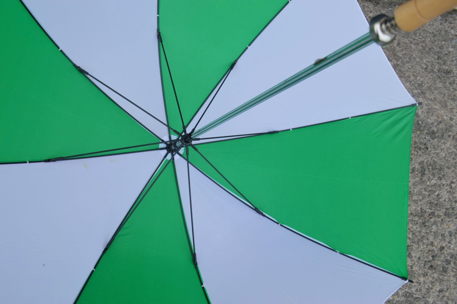 24 x Proline Golf Umbrellas - Colour: Emerald Green And White - Brand New Sealed Stock - Dimensions: - Image 4 of 5