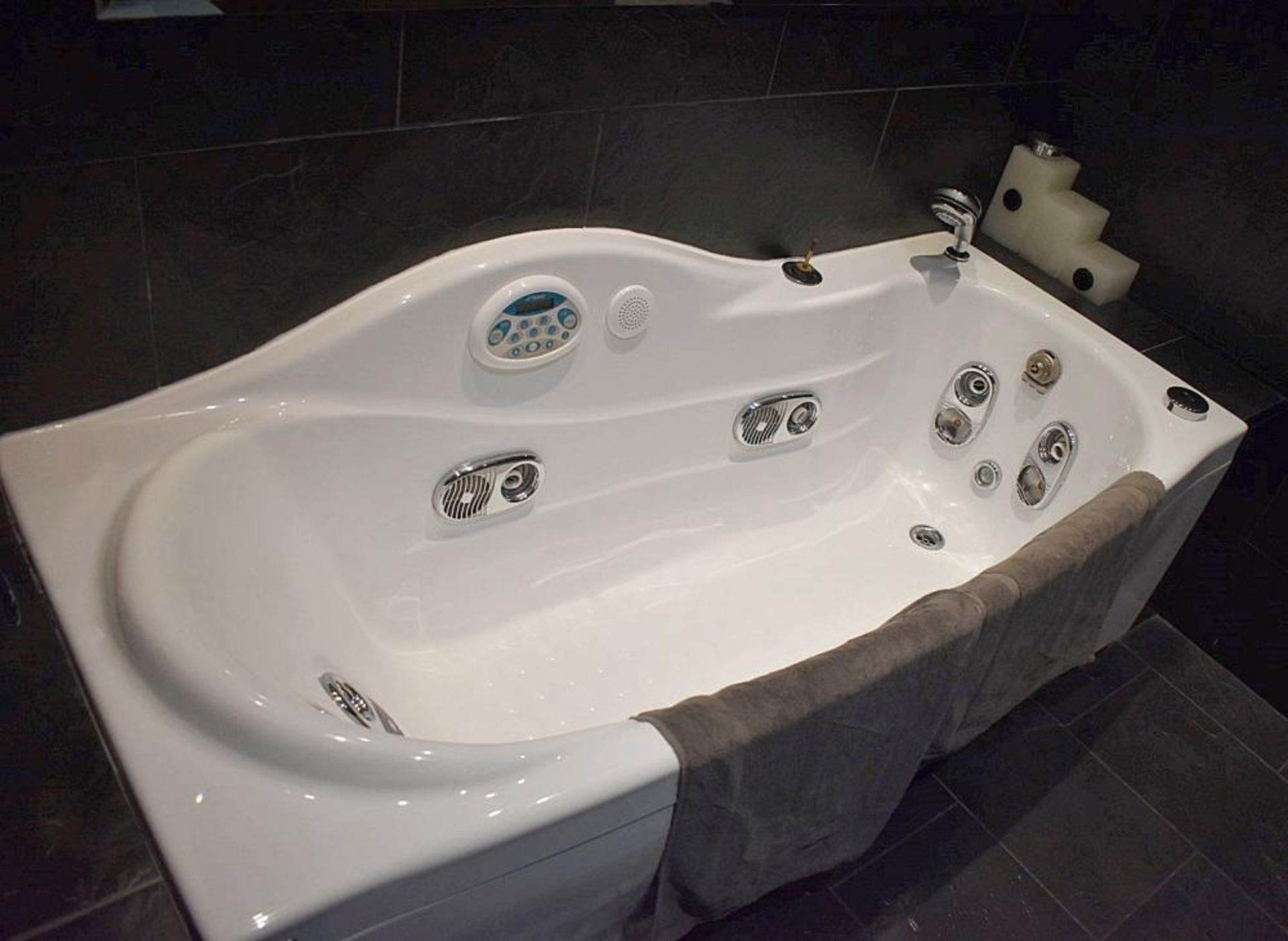 1 x Contents Of Luxury Bathroom - Includes TUECO Bath With Jets - Original Purchase Price £6,590 - Image 2 of 23