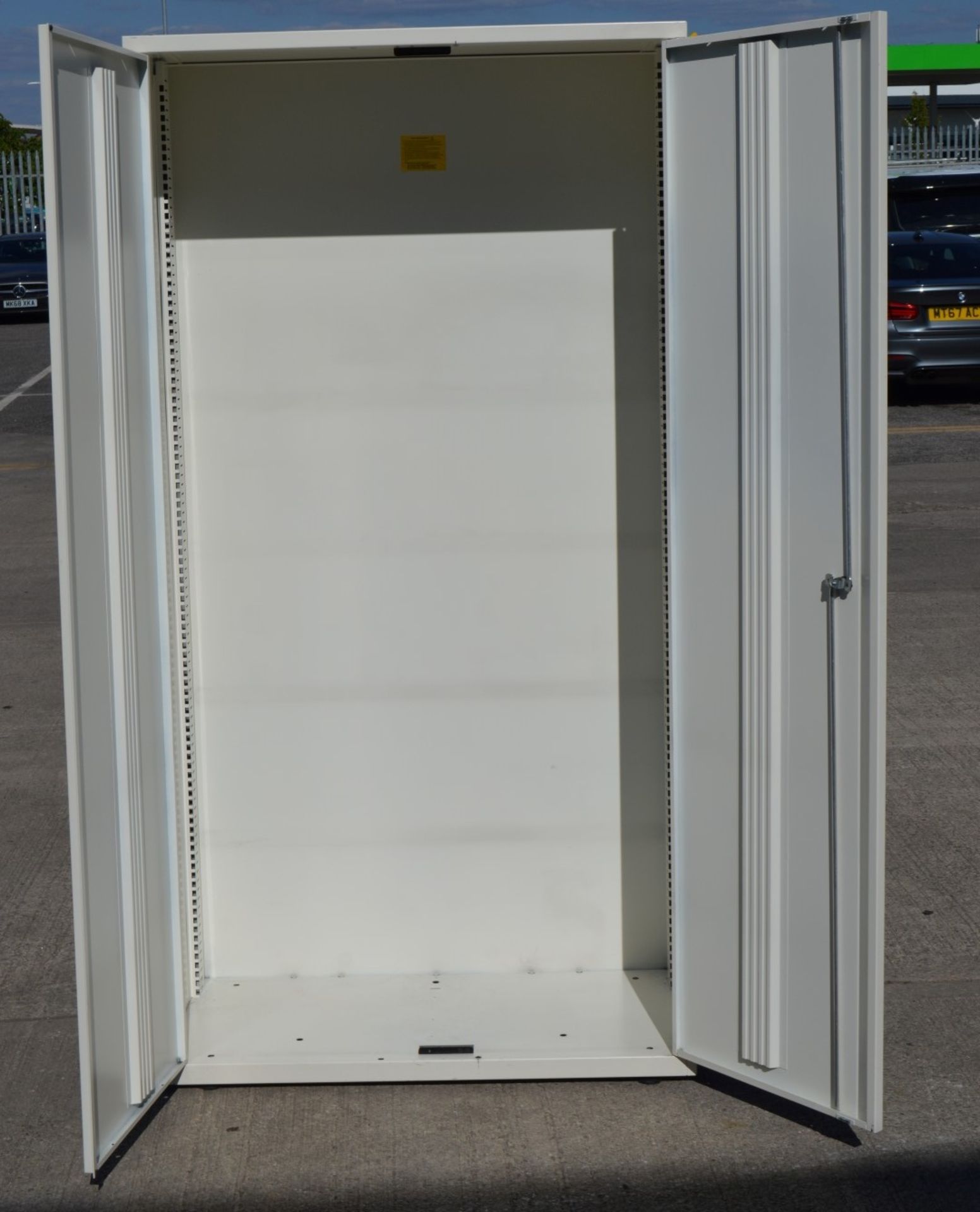 1 x Large BISLEY Metal Office Storage Cabinet With Key - Dimensions: H195 x W80 x D47cm - Used - Image 3 of 4