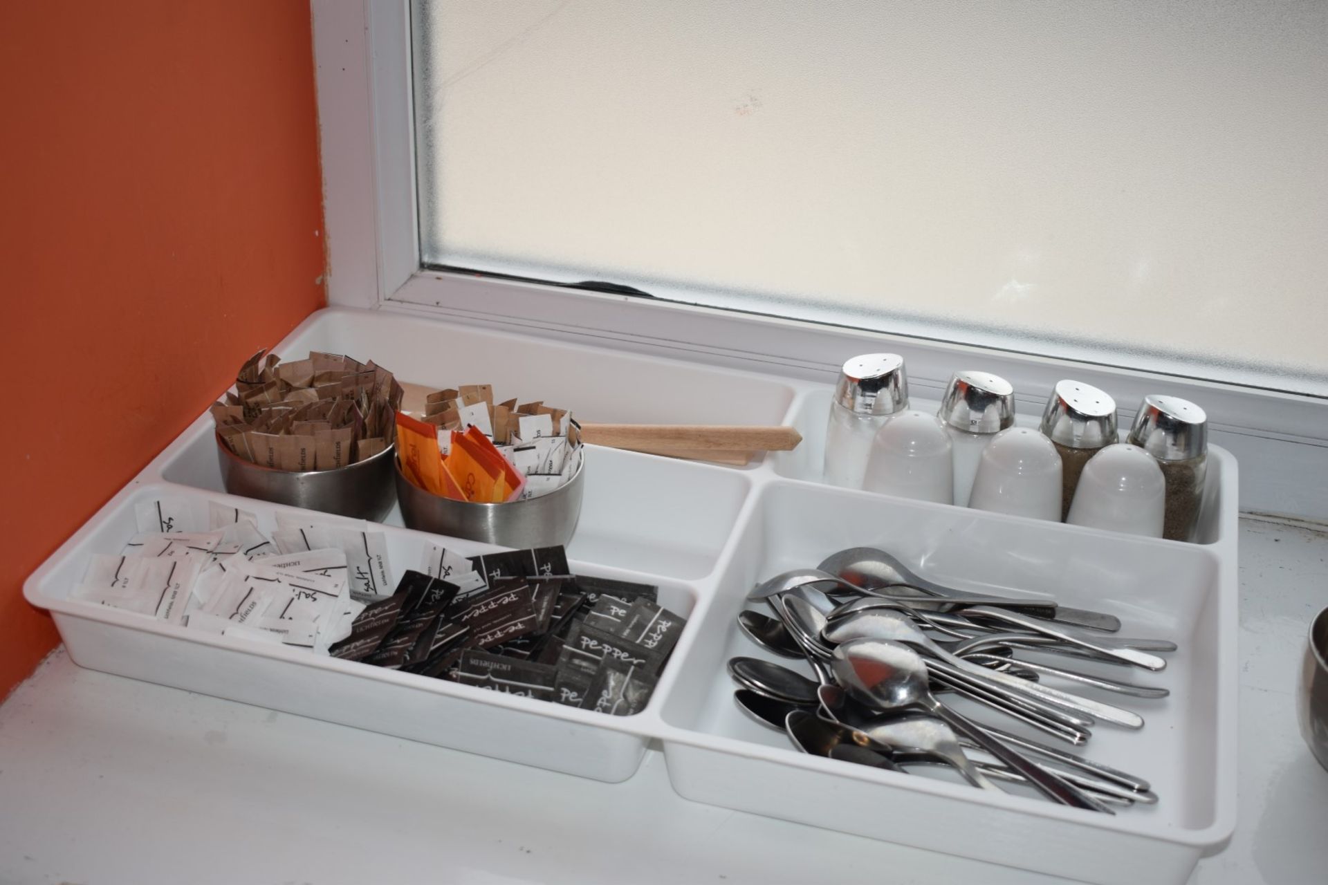 Large Assorted Collection of Restaurant Equipment Including Napkin Baskets, Glasses, Food Trays - Image 19 of 32