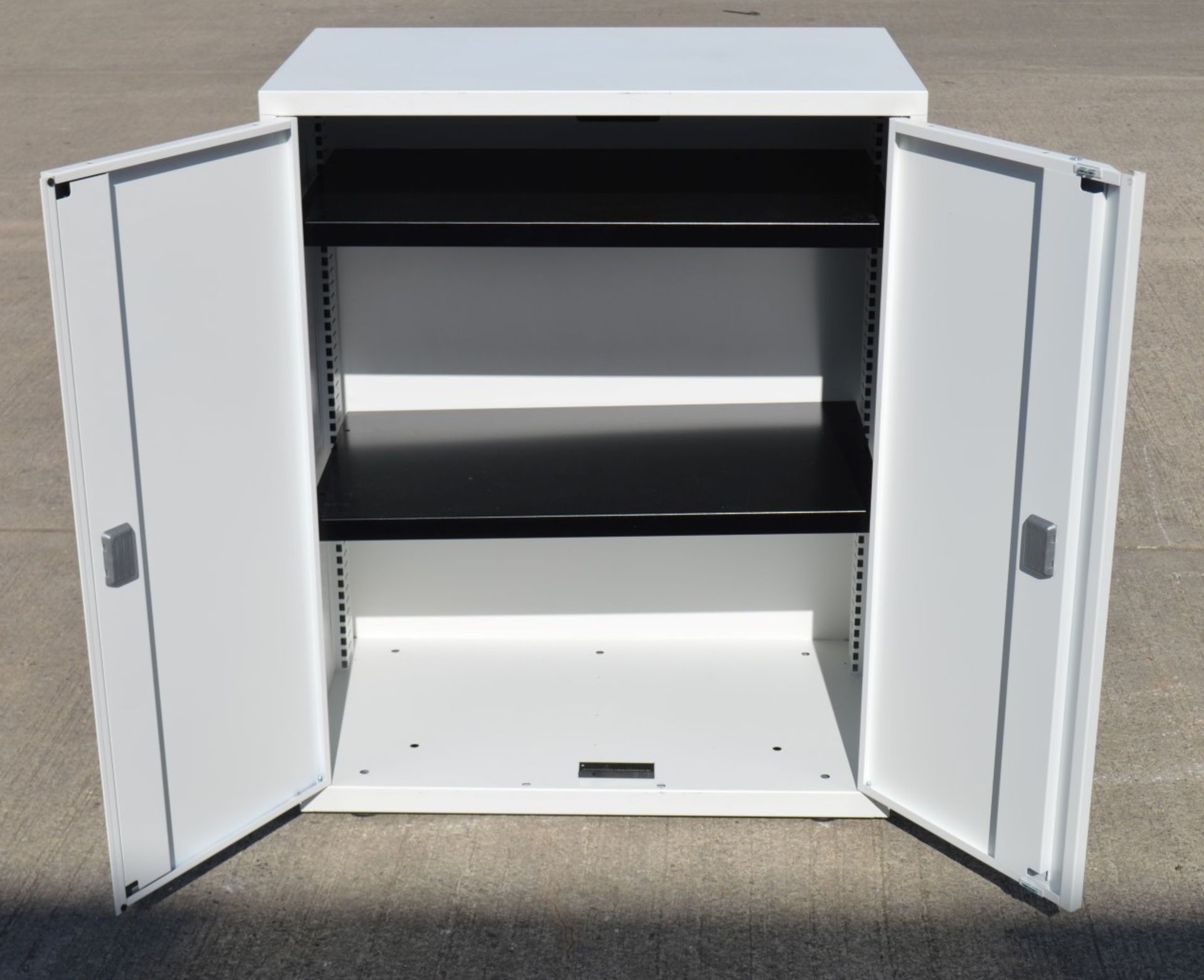 Pair Of 2-Door Metal Office Cabinets In A Light Grey With Keys - Dimensions: W80 x 47 x H100cm - Image 4 of 4