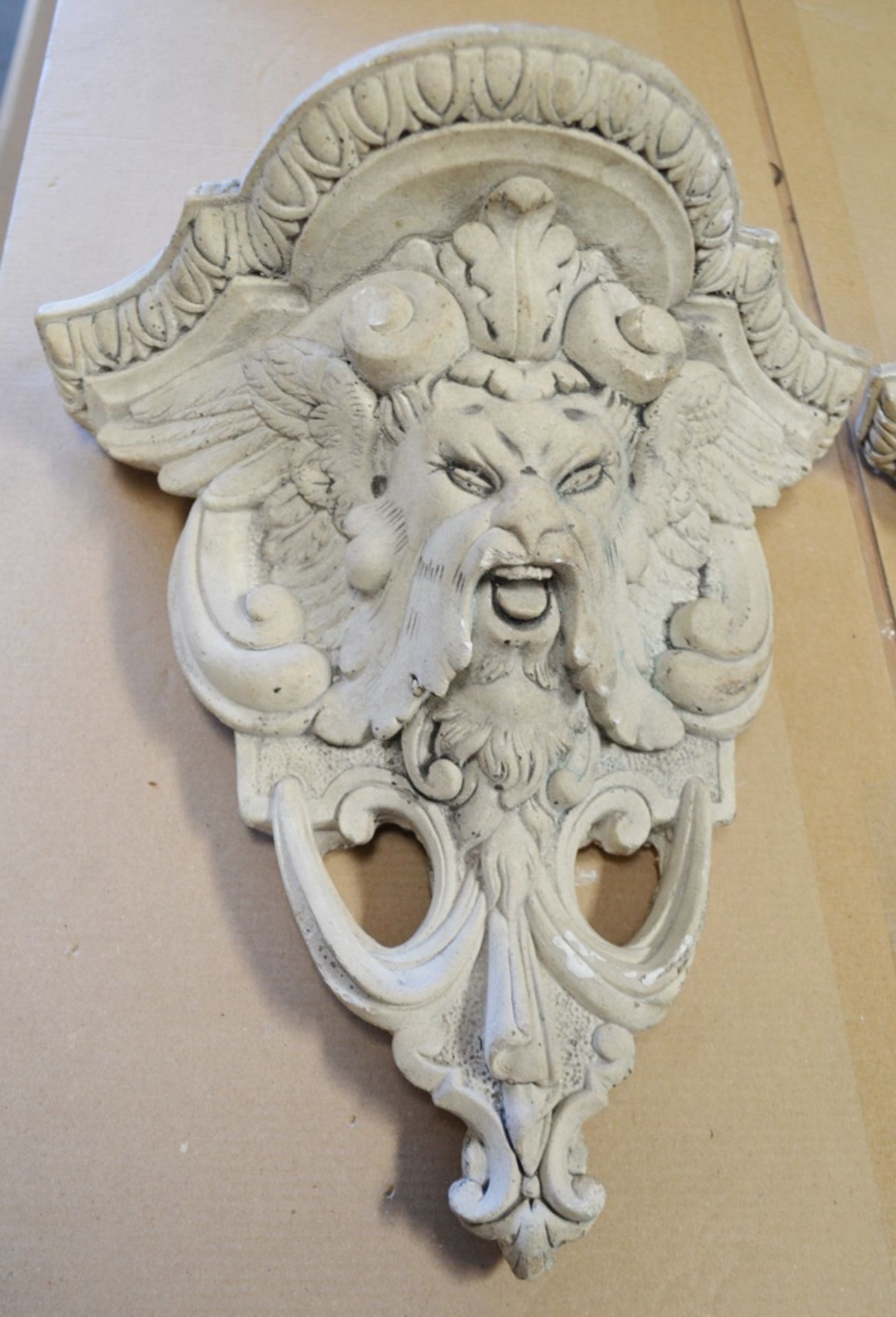 A Pair Of Ornamental Plaster Gargoyles / Garden Plaques - Dimensions: W30 x H32 x D16cm - Used, In - Image 2 of 5