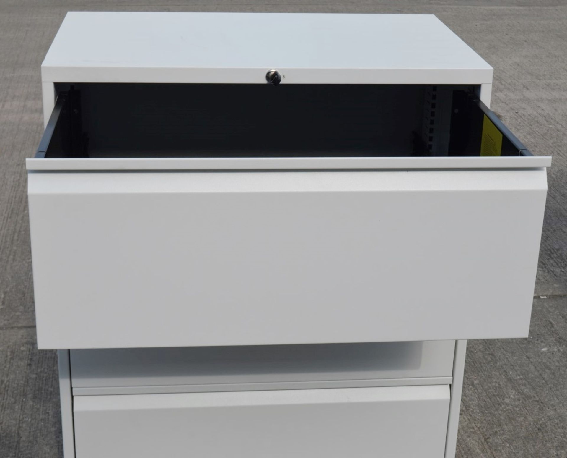 Pair Of 3-Door Metal Office Filing Cabinets In A Light Grey With Keys - Dimensions: W80x47xH100cm - Image 3 of 4