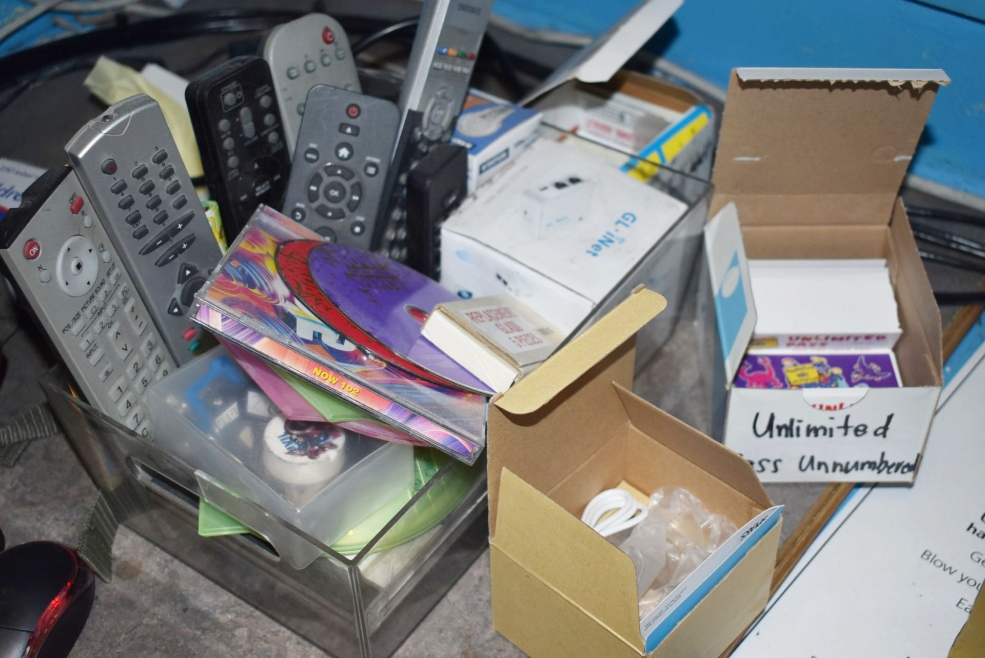 Assorted Job Lot From Office Room - Includes Stationary, Contents of Drawers, First Aid Kit, Party - Image 10 of 21