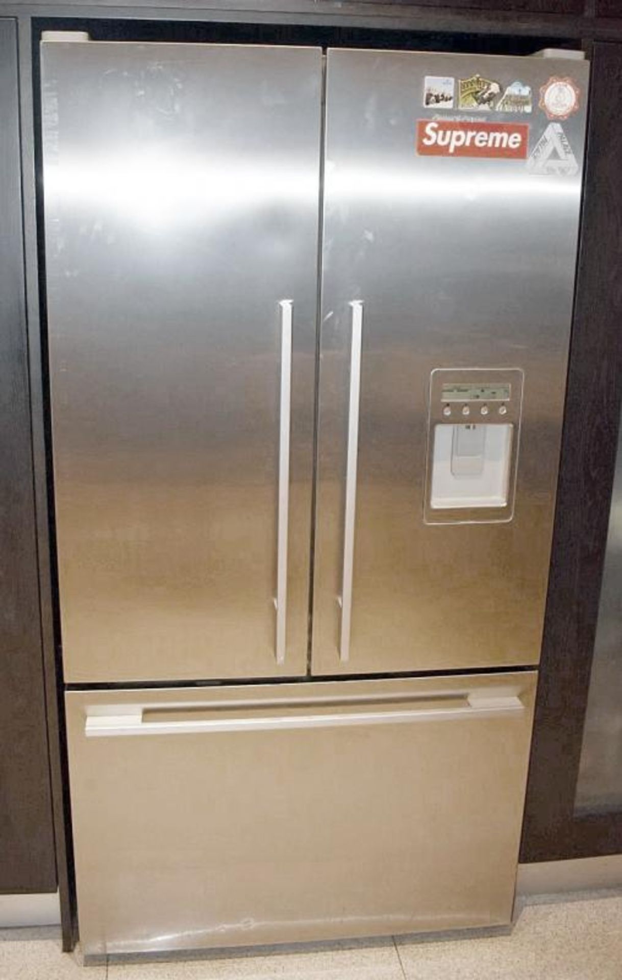 1 x Fisher & Paykel American-Style Side-By-Side Fridge Freezer In Stainless Steel With Water / Ice D