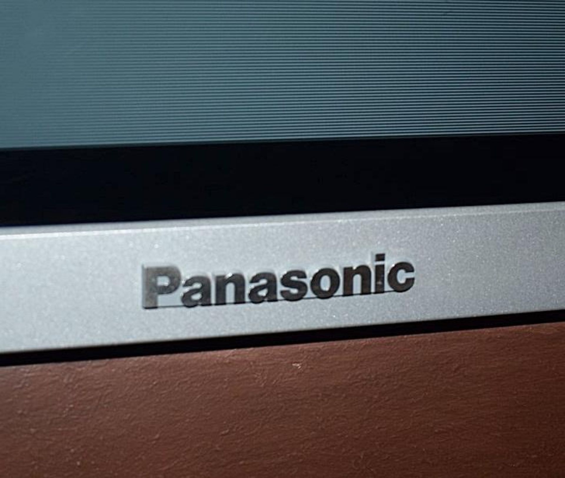 1 x PANASONIC 50" Flat Panel Plasma Display Monitor With 2 x Speakers And Remote Control (TH-50PHW6) - Image 3 of 4
