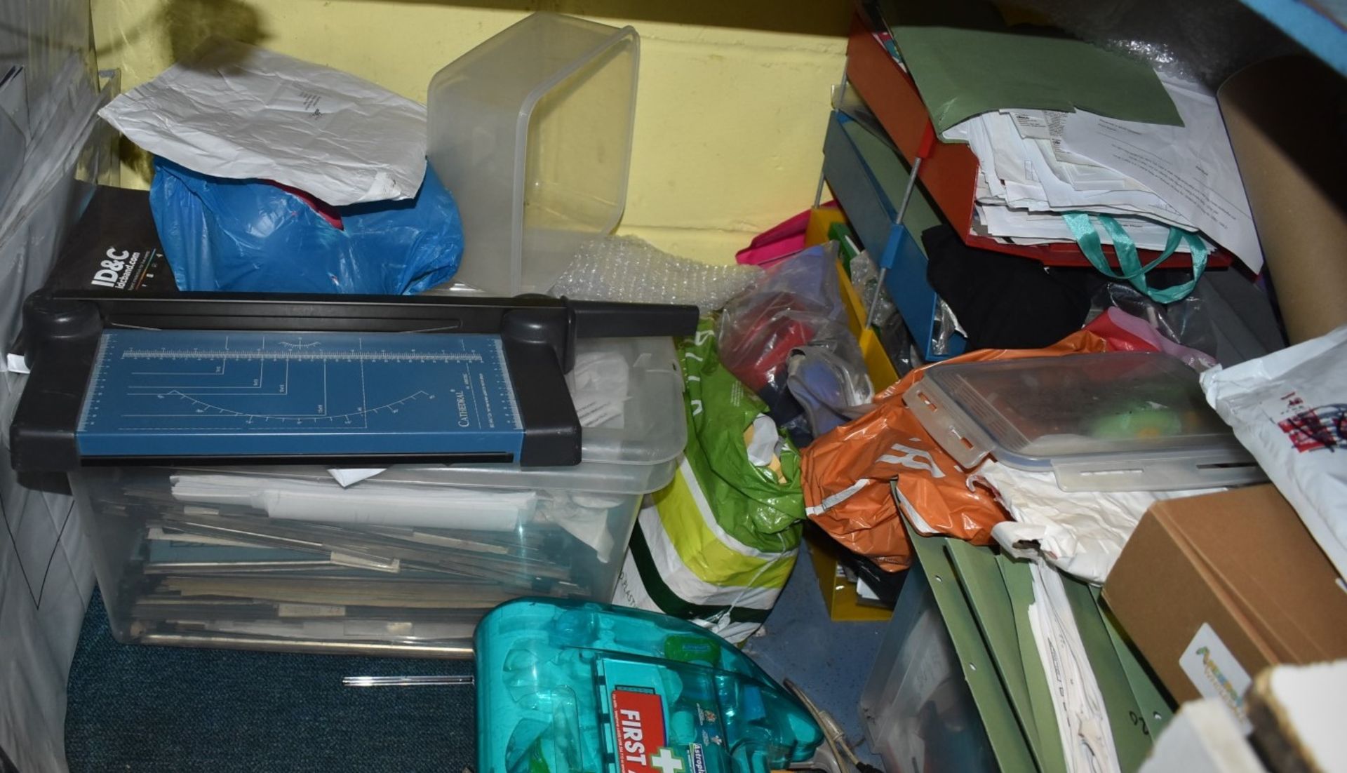 Assorted Job Lot From Office Room - Includes Stationary, Contents of Drawers, First Aid Kit, Party - Bild 5 aus 21