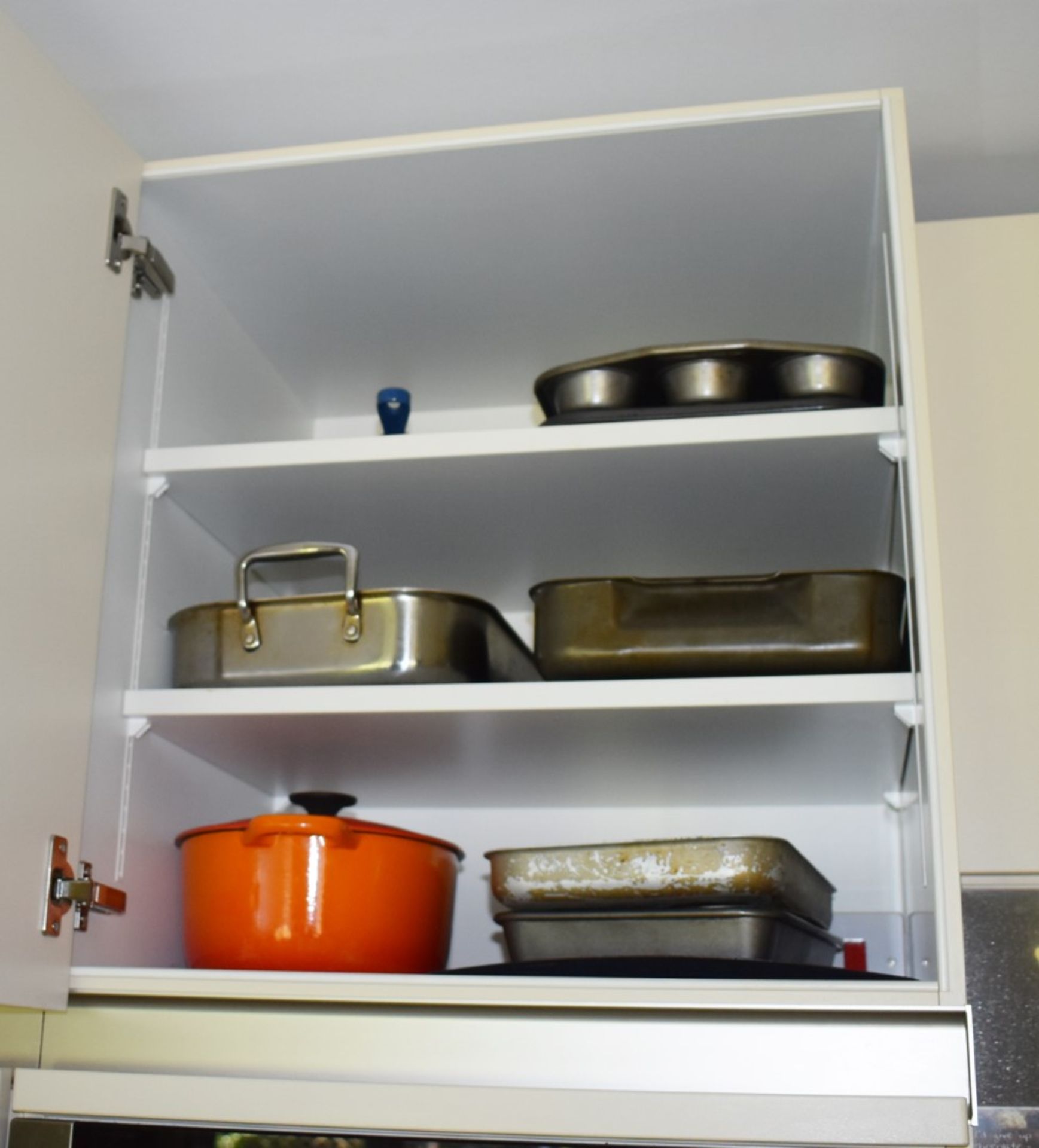 1 x Contemporary SieMatic Fitted Kitchen With Corian Work Surfaces and Integrated Appliances - Image 31 of 70