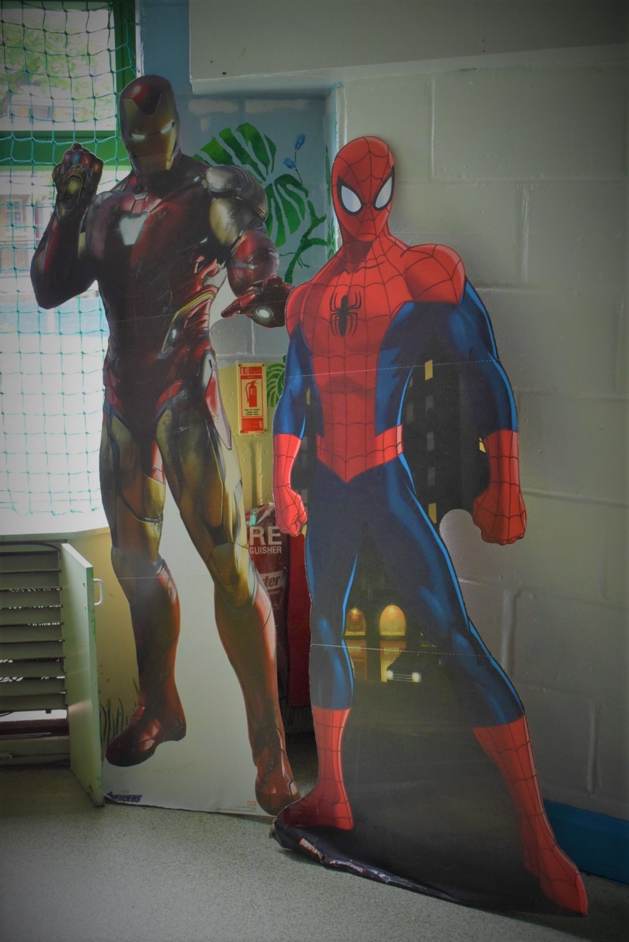 2 x Lifesize Cardboard Superhero Cut-Outs of Spiderman and Iron Man - Approx 6-7ft Tall - Ref U - - Bild 2 aus 2