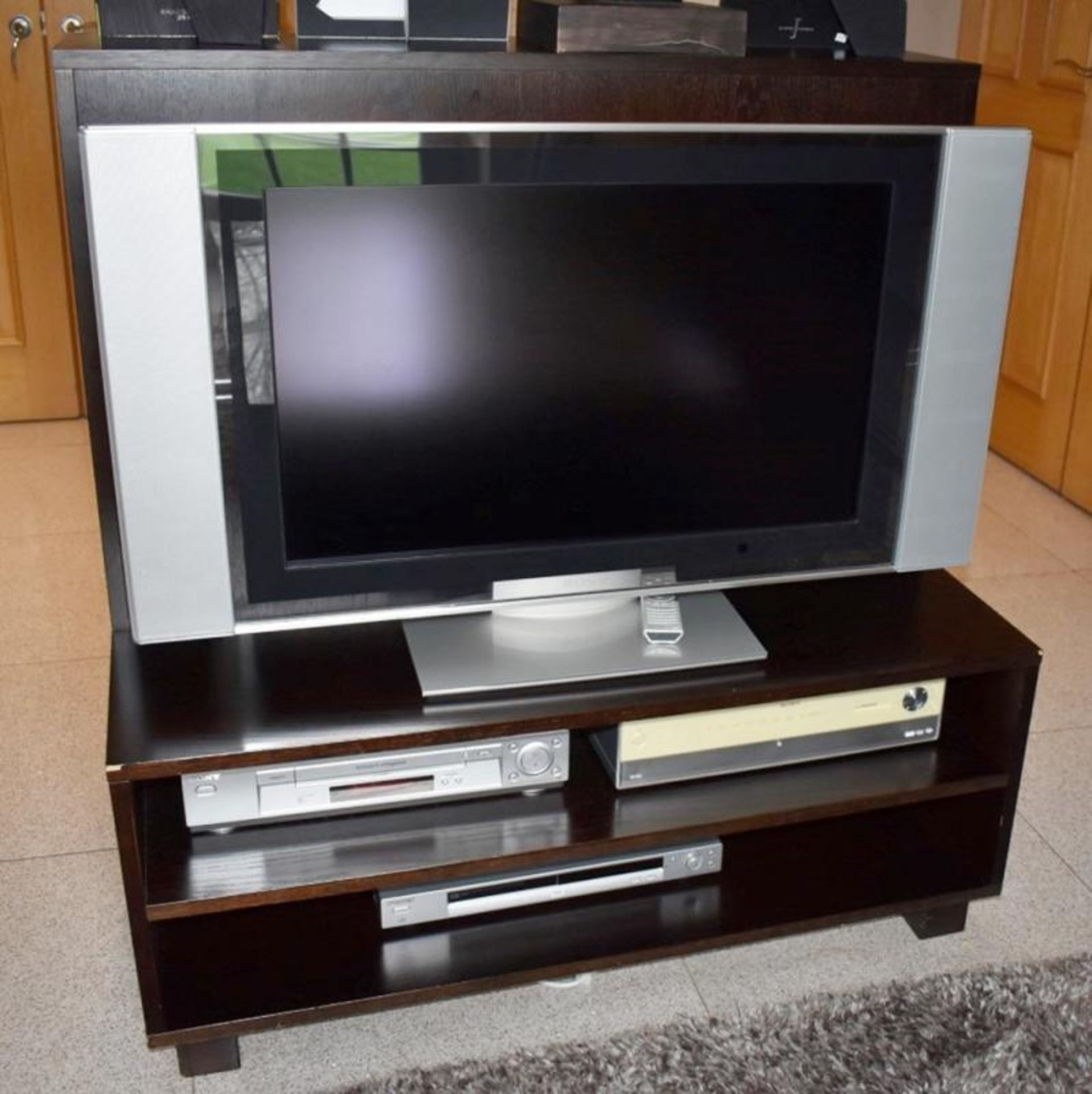 1 x TV Unit With 2-Door Cabinet Storage To The Rear - Dimensions: W105 x D64 x H108cm - Ref: ABR044 - Image 4 of 7