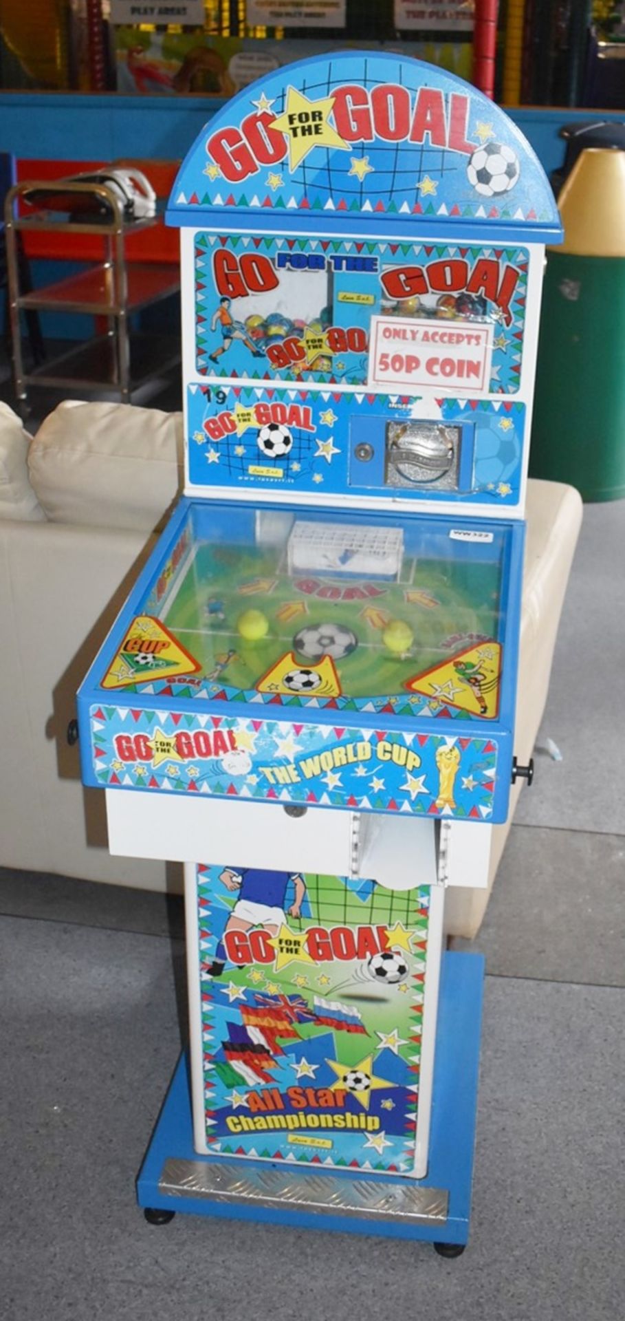 1 x Luca Go For The Goal Flipper Pinball Vending Machine Game - H137 x W43 x D62 cms - Ref WW322 -