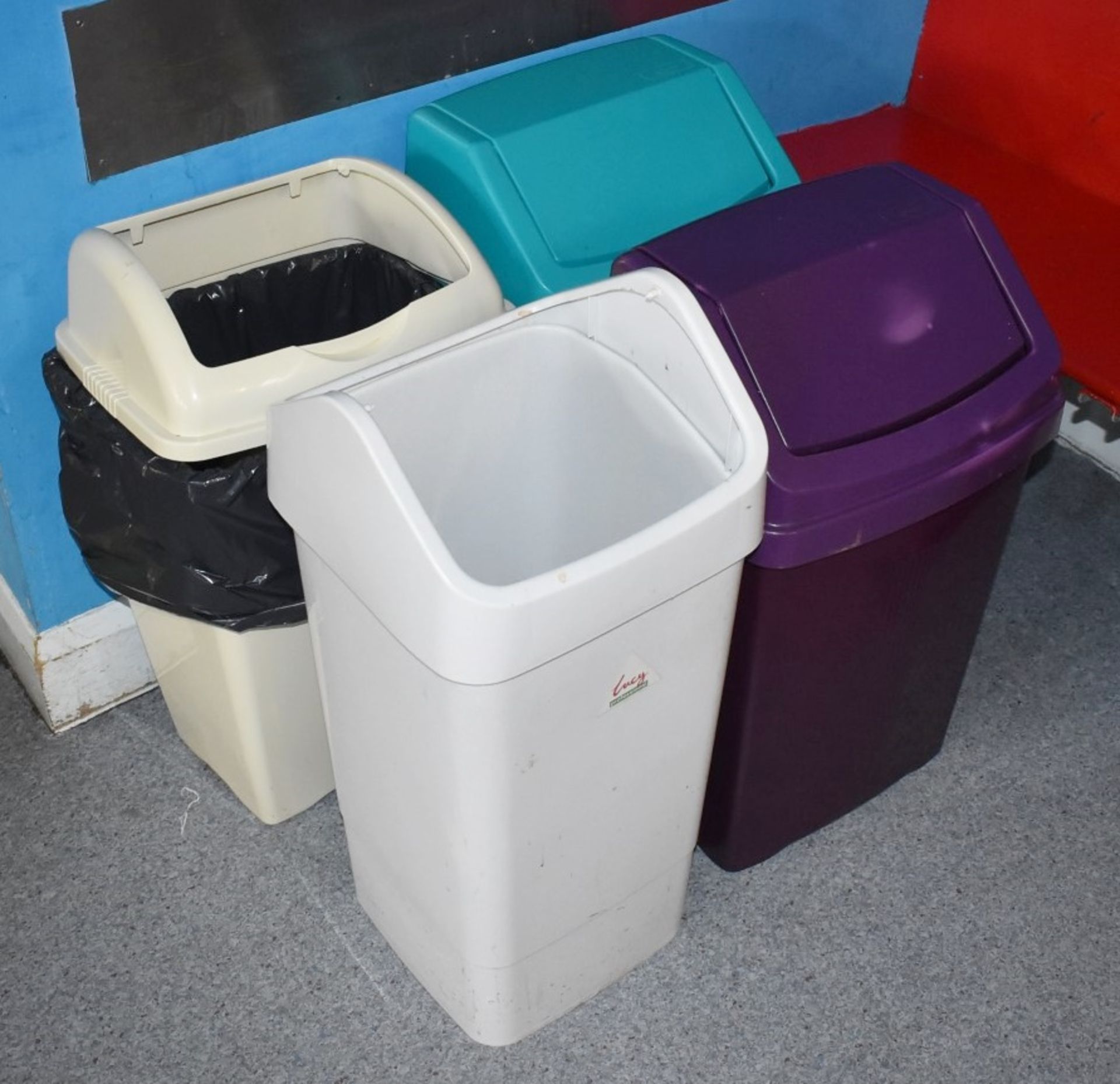 10 x Various Sizes Waste Bins For Indoor and Outdoor Use - Includes Novelty Pencil Outdoor Bin - Ref - Bild 2 aus 4