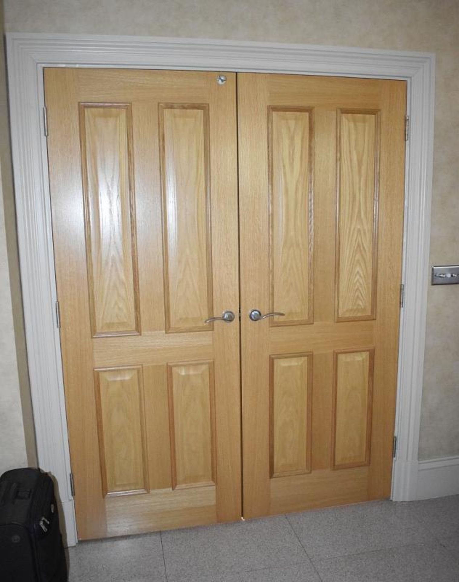 A Pair Of High Quality Internal Wooden Doors - Dimensions Of Each (approx): H200 x W75 x 7cm - Ref: