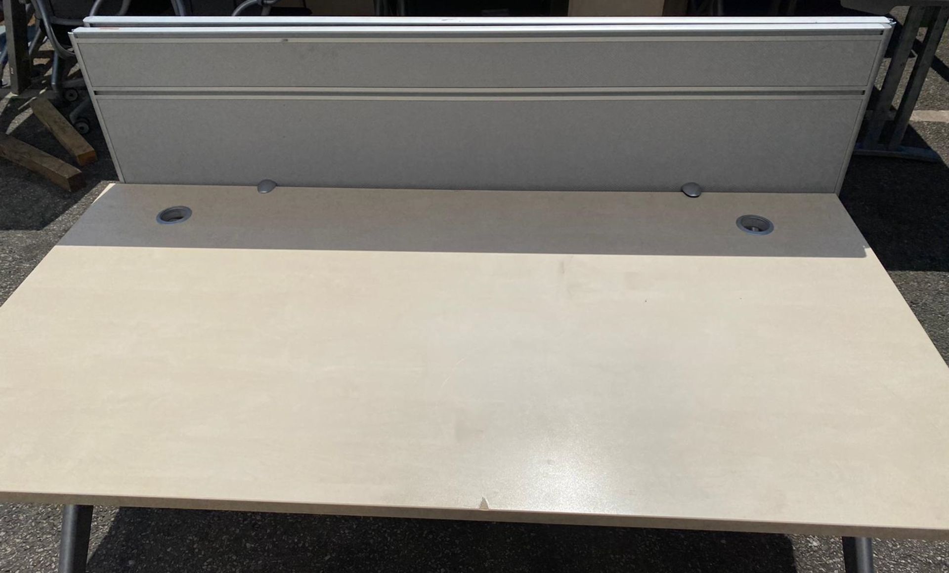 2 x 2-Piece Office Desk set - Includes: 2 x Birch Desks and 2 x Privacy Partitions MC722 - CL534 - - Bild 3 aus 4