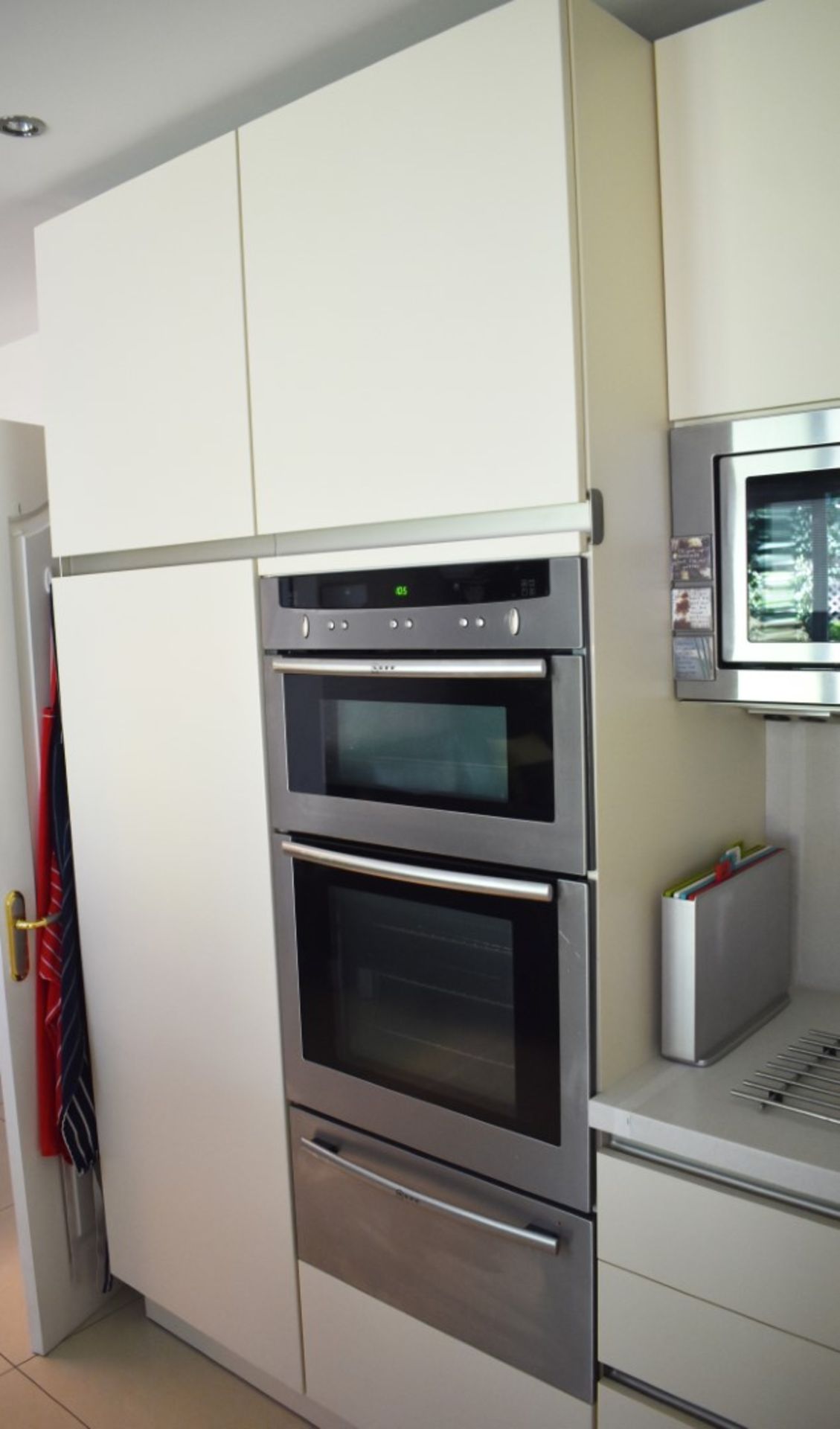 1 x Contemporary SieMatic Fitted Kitchen With Corian Work Surfaces and Integrated Appliances - Image 20 of 70