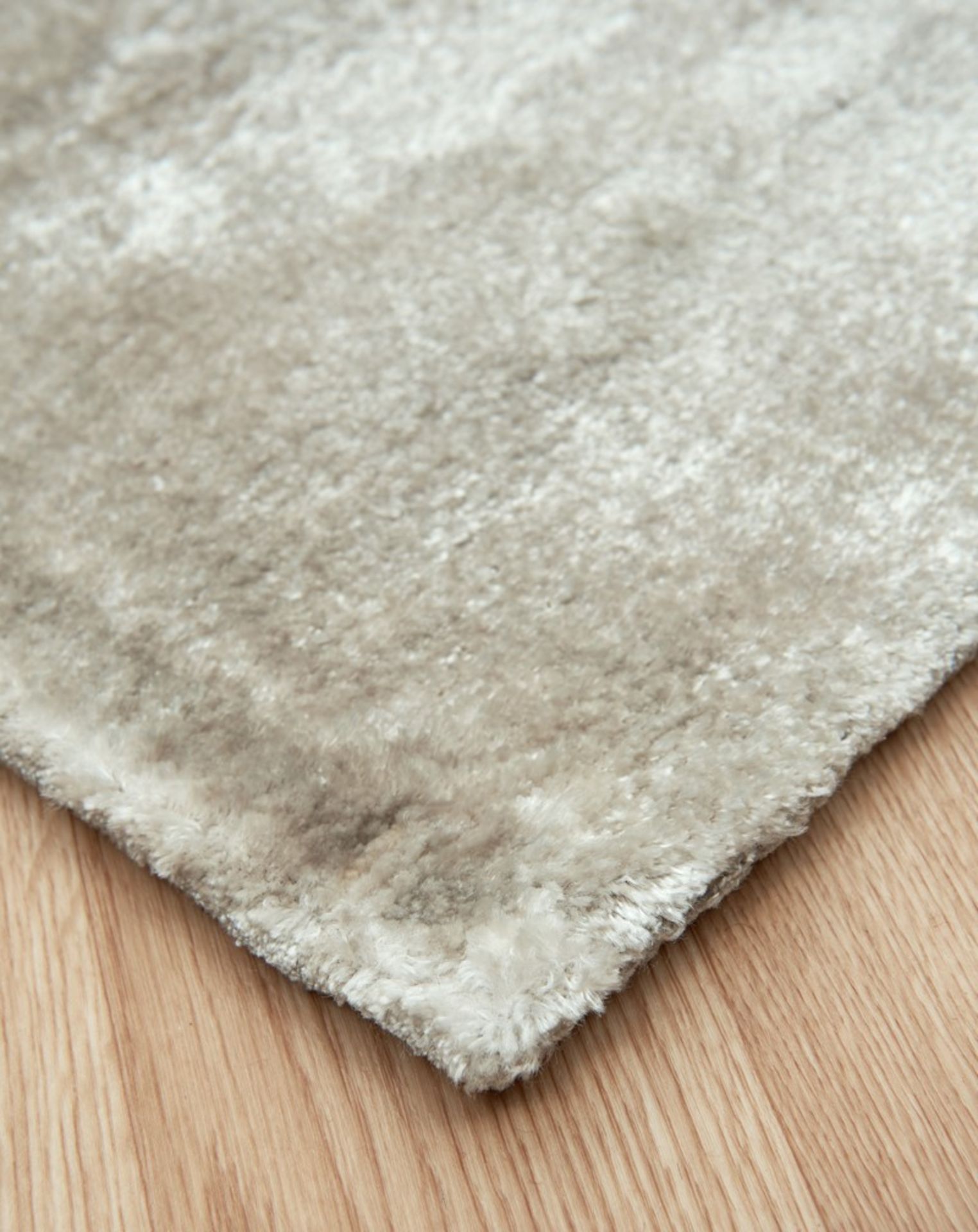1 x Asiatic 'Dolce' Luxurious Hand-woven Rug In Silver - Handmade in India - 120x180cm - RRP £339.99 - Image 3 of 3