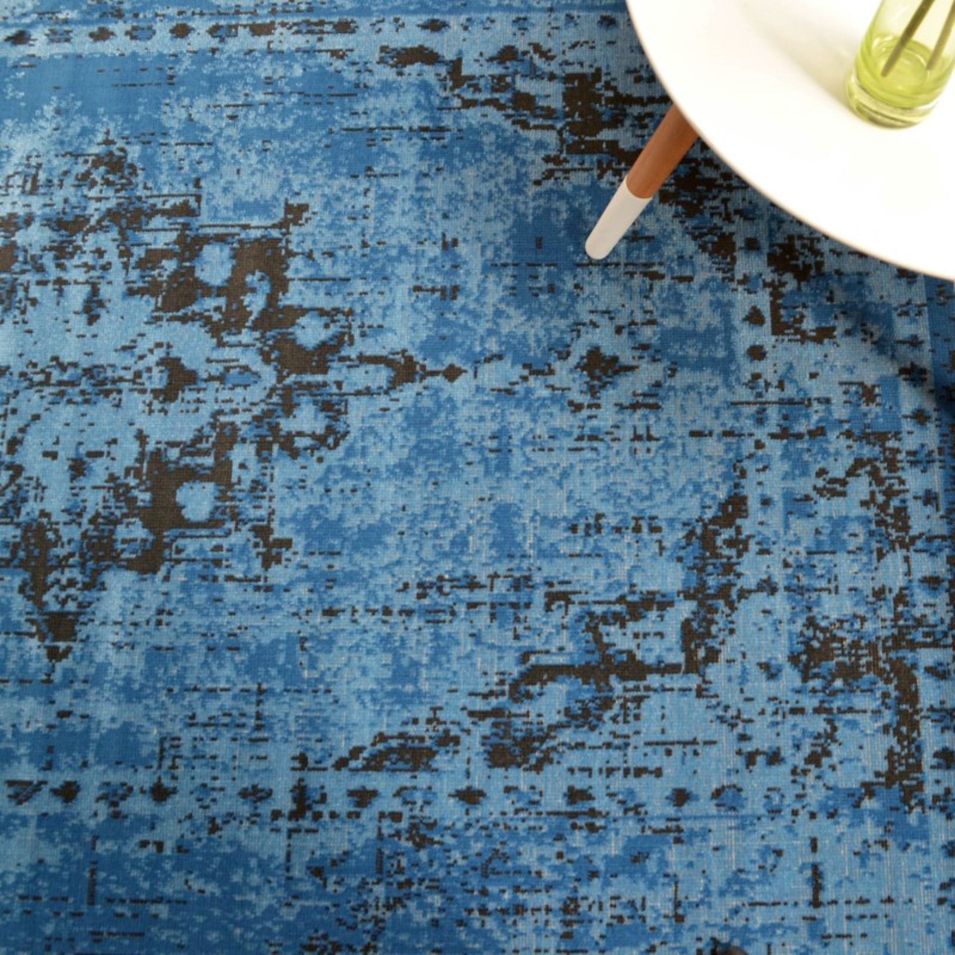 1 x Vintage Style Persian Inspired 'Revive' Rug In Blue - Dimensions: 120 x 170cm - Brand New - Image 2 of 5