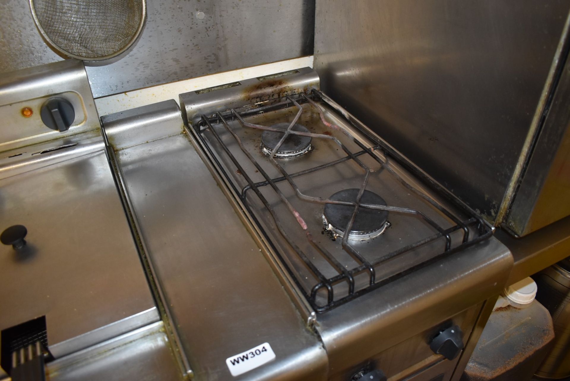 1 x Commercial Cooking Station Comprising of Two Ring Burner and Two Twin Basket Fryers - H91 x W165 - Image 2 of 10