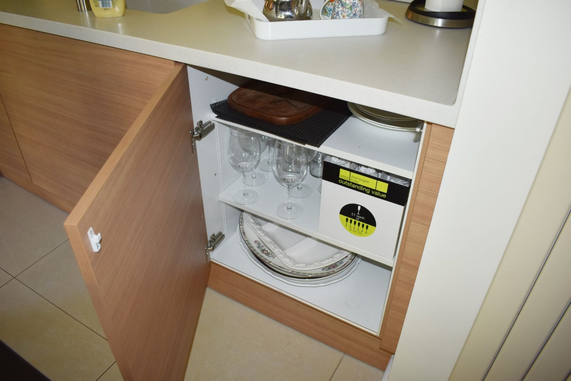 1 x Contemporary SieMatic Fitted Kitchen With Corian Work Surfaces and Integrated Appliances - Image 70 of 70