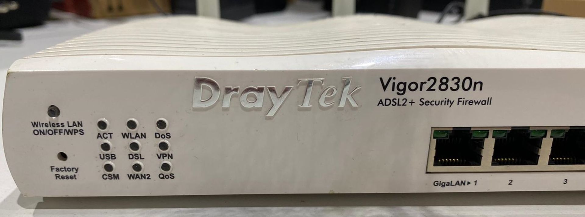 1 x Draytek Vigor 2830 Series & 1 x BT Business Hub 5 - Location: Altrincham WA14 - Image 4 of 6