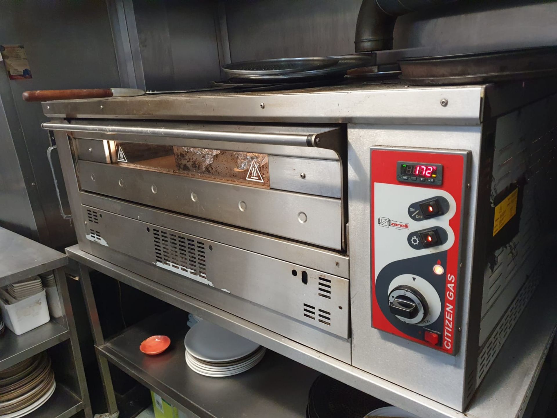 1 x Zanolli Citizen Gas Single Deck Pizza Oven - Includes Stainless Steel Stand With Undershelves,
