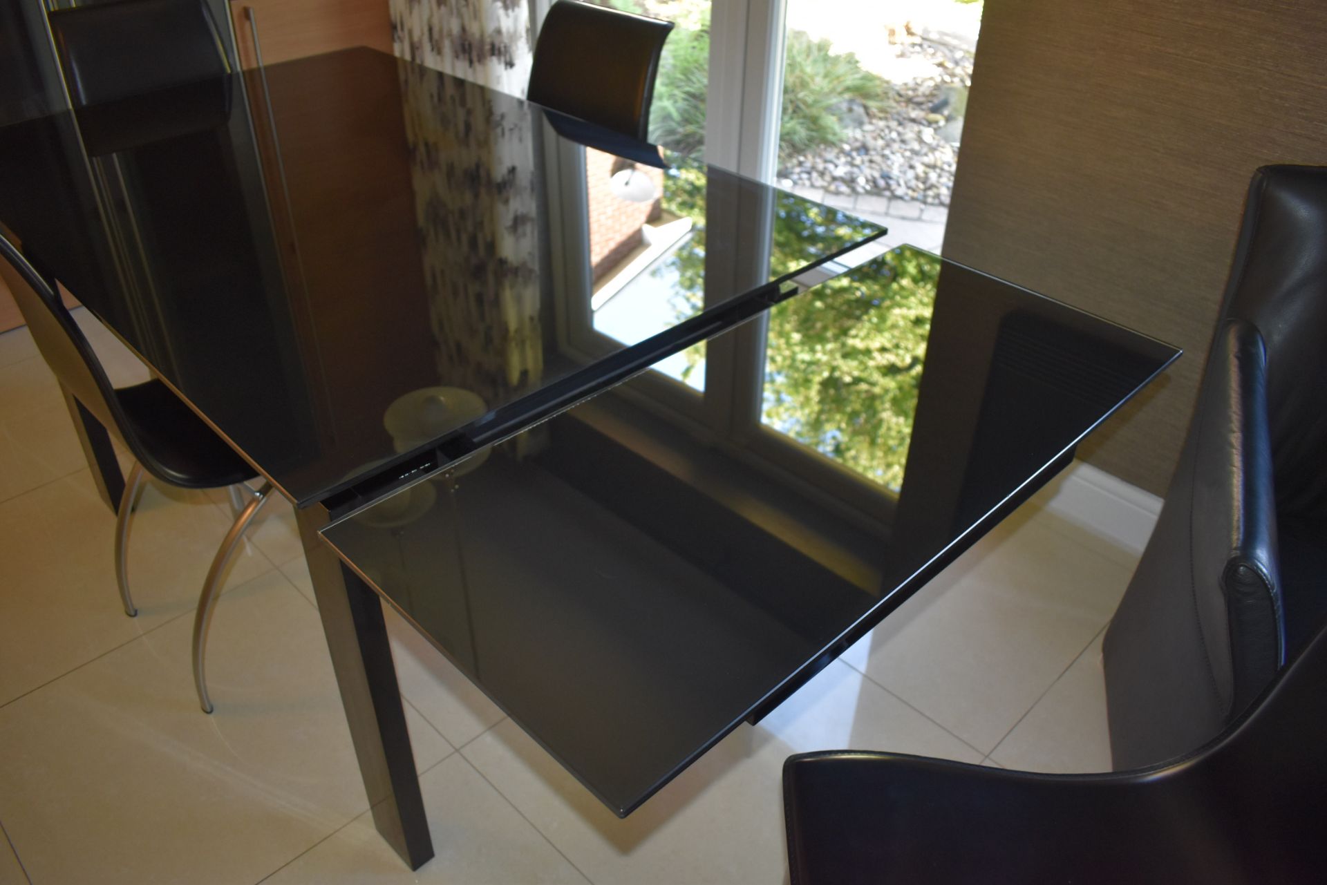 1 x Casabella Tempered Black Glass Extending Dining Table With Four Chairs - Stunning Contemporary - Image 6 of 17
