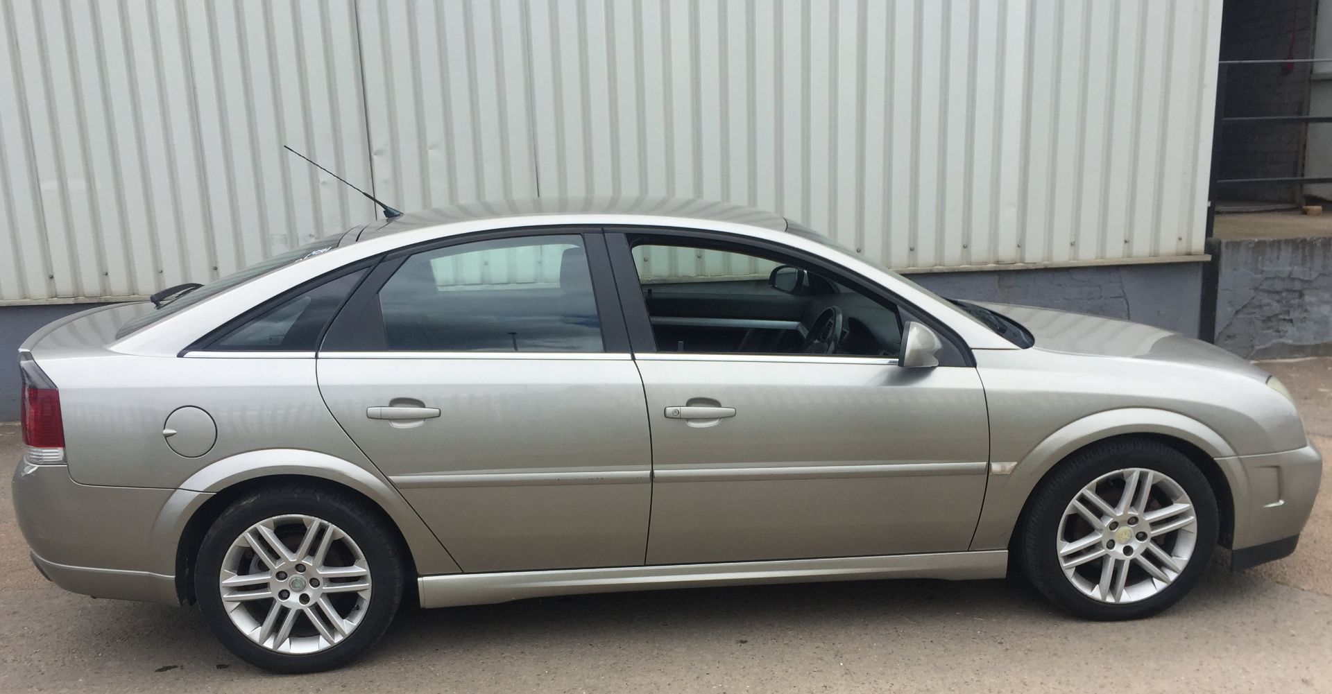 2004 Vauxhall Vectra 2.2 Sri Automatic 4 Dr Saloon - CL505 - NO VAT ON THE HAMMER - Location: - Image 2 of 7