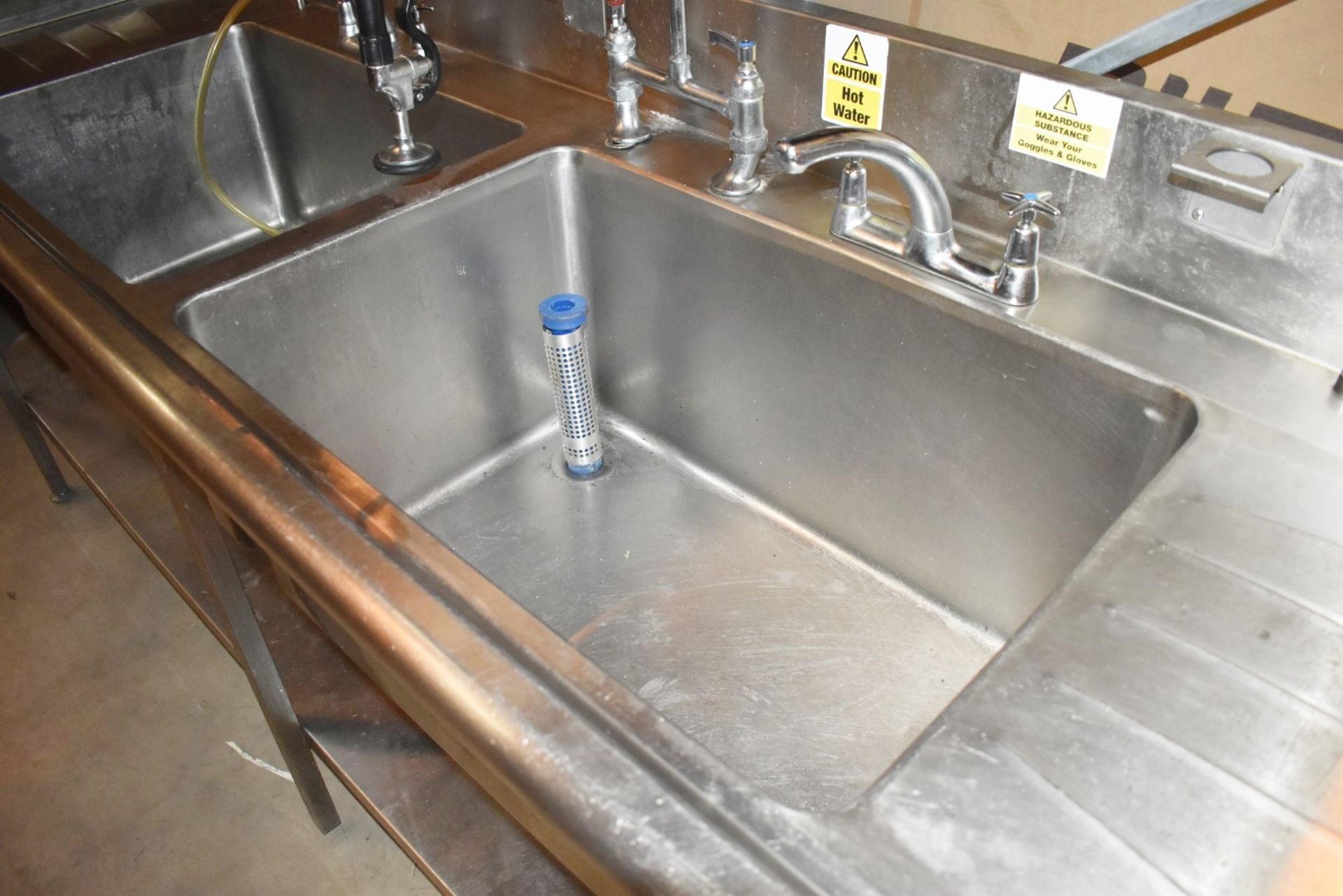 1 x Large Stainless Steel Wash Unit With Twin Oversized Sink Basins, Hose Rinser Tap, Mixer Taps, - Image 5 of 7