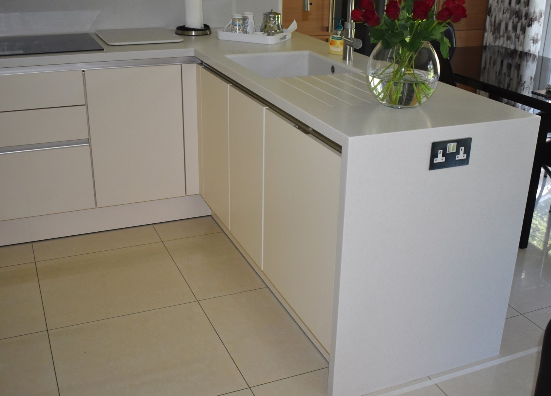 1 x Contemporary SieMatic Fitted Kitchen With Corian Work Surfaces and Integrated Appliances - Image 54 of 70