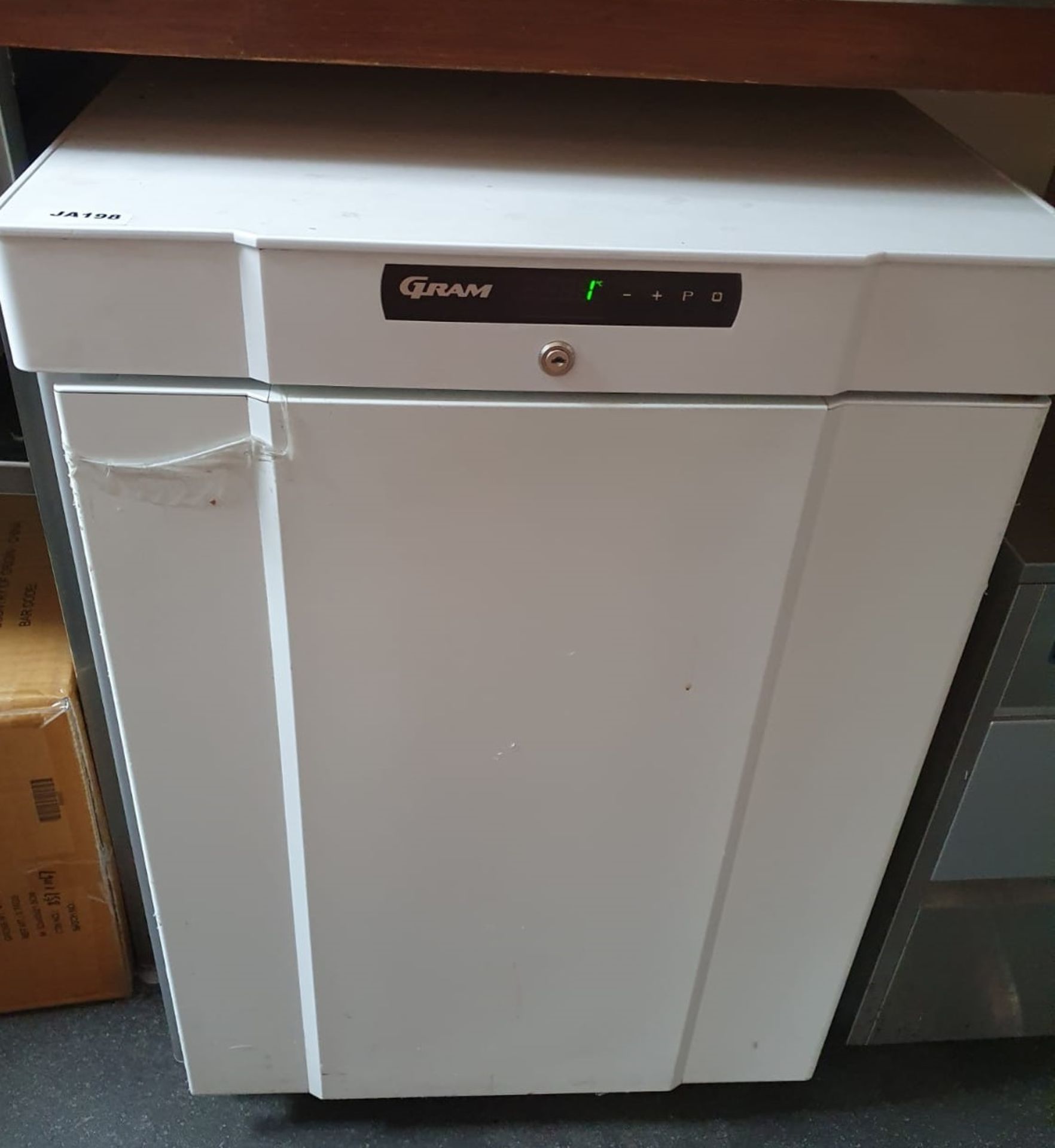 1 x Gram Undercounter Commercial Fridge - Model K210 LG 32 - 125l Capacity - H83 x W60 x D64 cms - - Image 2 of 3