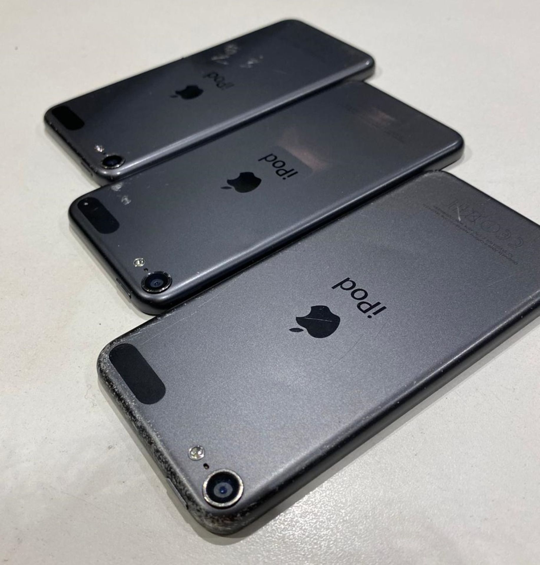 3 x iPod Touch 6th Generation in Space grey - Used condition - Location: Altrincham WA14 - Image 8 of 8