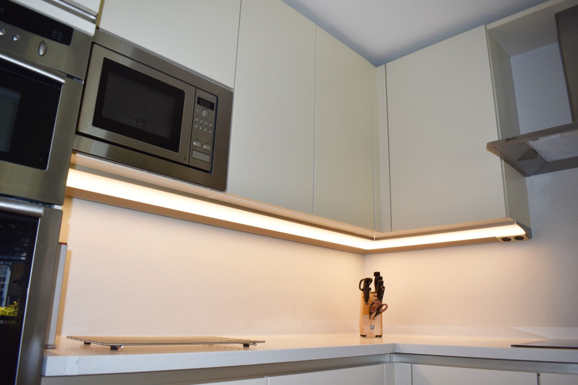 1 x Contemporary SieMatic Fitted Kitchen With Corian Work Surfaces and Integrated Appliances - Image 12 of 70