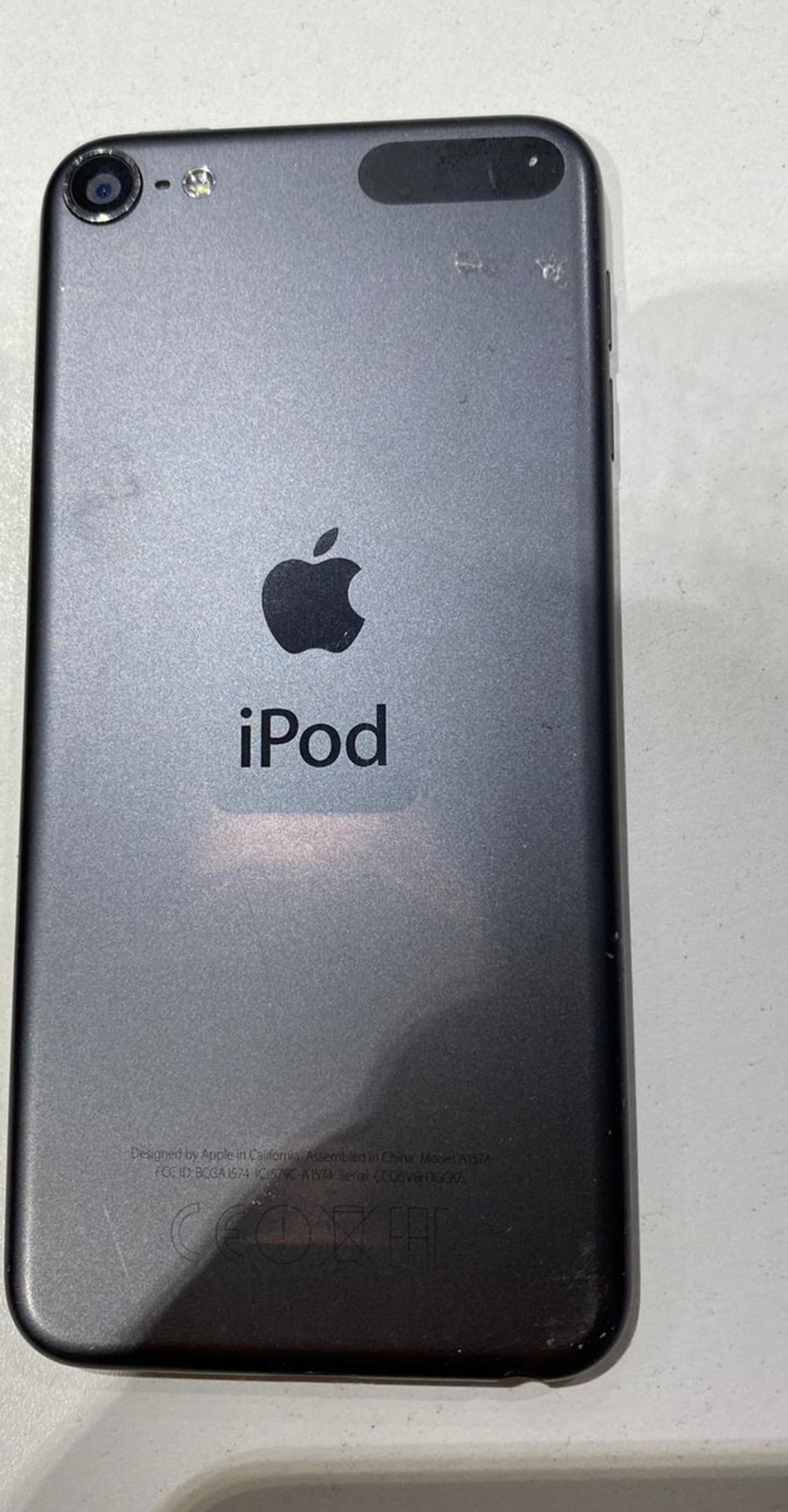 3 x iPod Touch 6th Generation in Space grey - Used condition - Location: Altrincham WA14 - Image 4 of 8