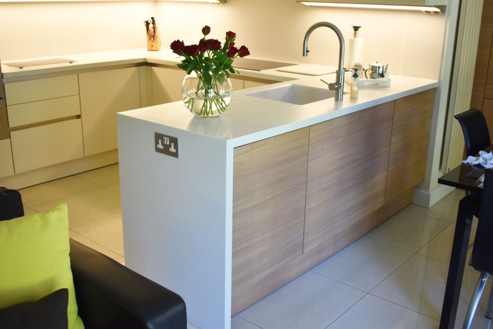 1 x Contemporary SieMatic Fitted Kitchen With Corian Work Surfaces and Integrated Appliances - Image 8 of 70