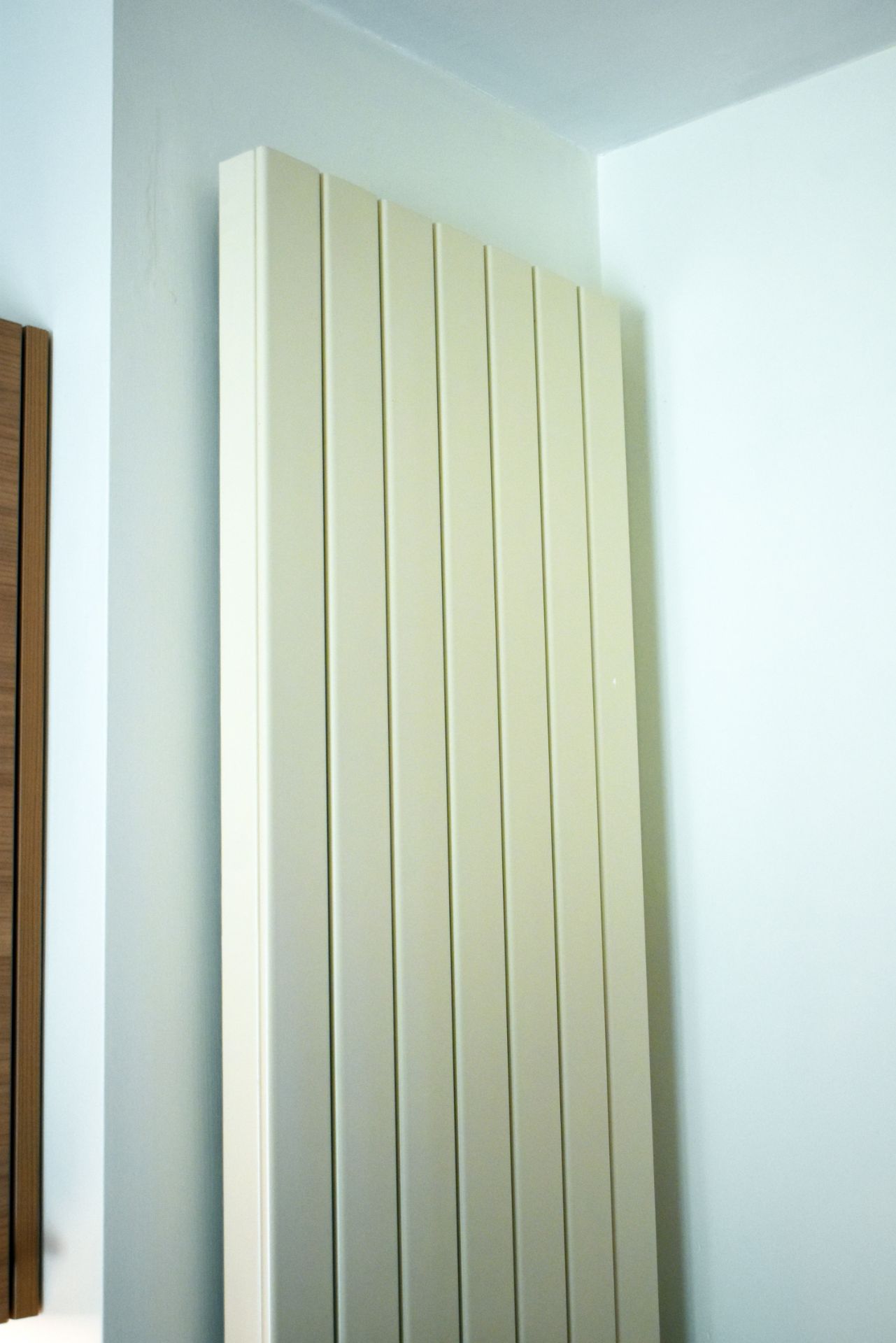 1 x Jaga Vertical Wall Panel Radiator With Vale - Cream Finish Suitable For All Interiors - H200 x - Image 3 of 9
