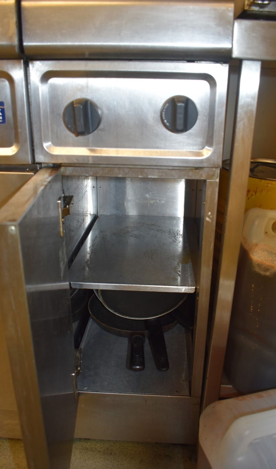 1 x Commercial Cooking Station Comprising of Two Ring Burner and Two Twin Basket Fryers - H91 x W165 - Image 10 of 10