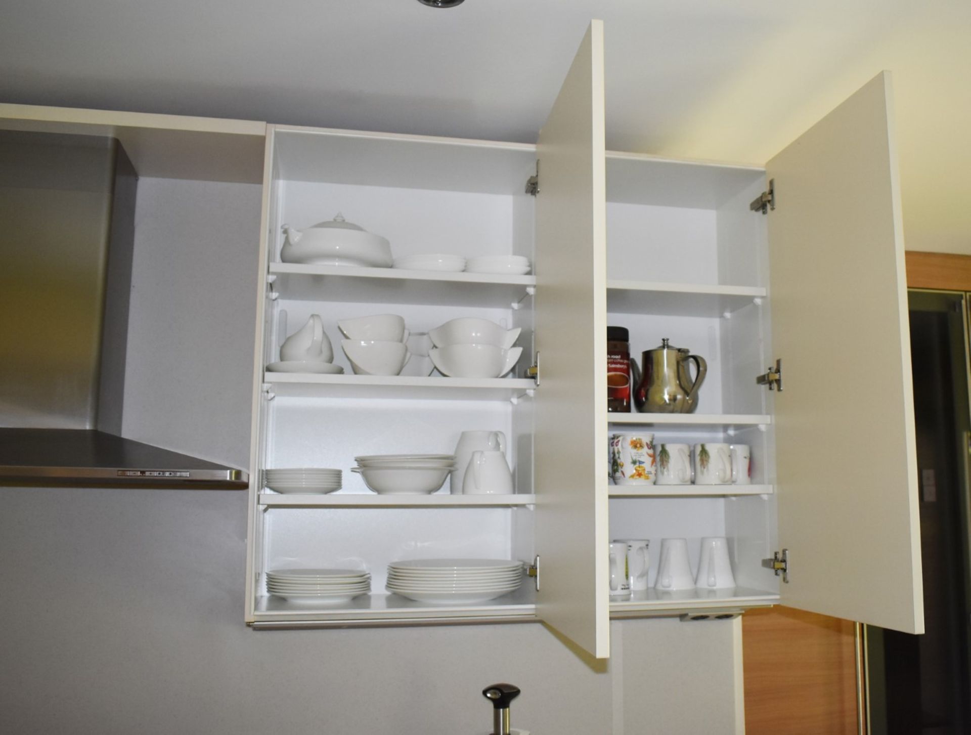 1 x Contemporary SieMatic Fitted Kitchen With Corian Work Surfaces and Integrated Appliances - Image 41 of 70