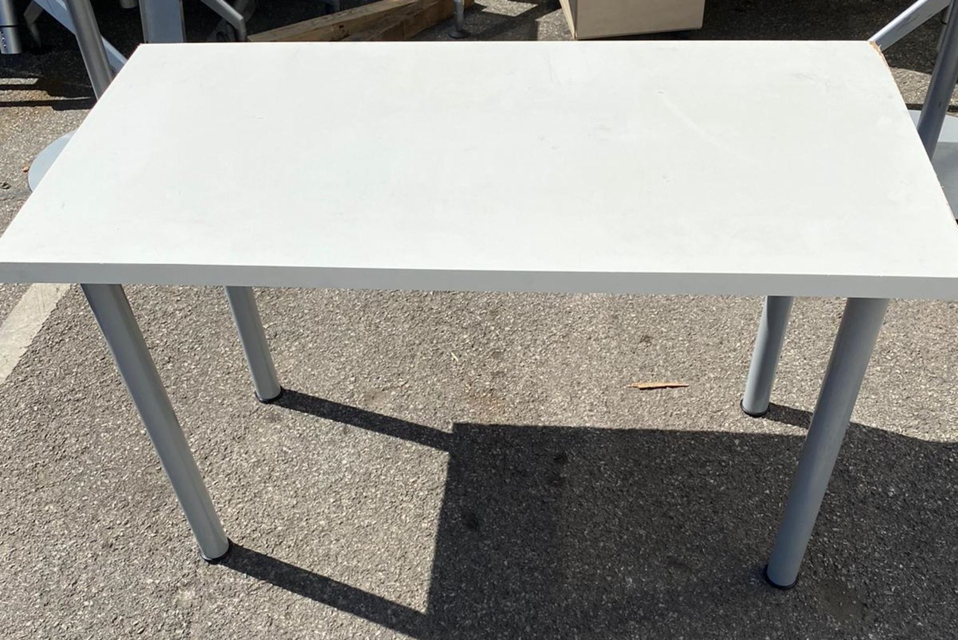 1 x Medium sized White table - MC729 - Location: Altrincham WA14 - CL534 -