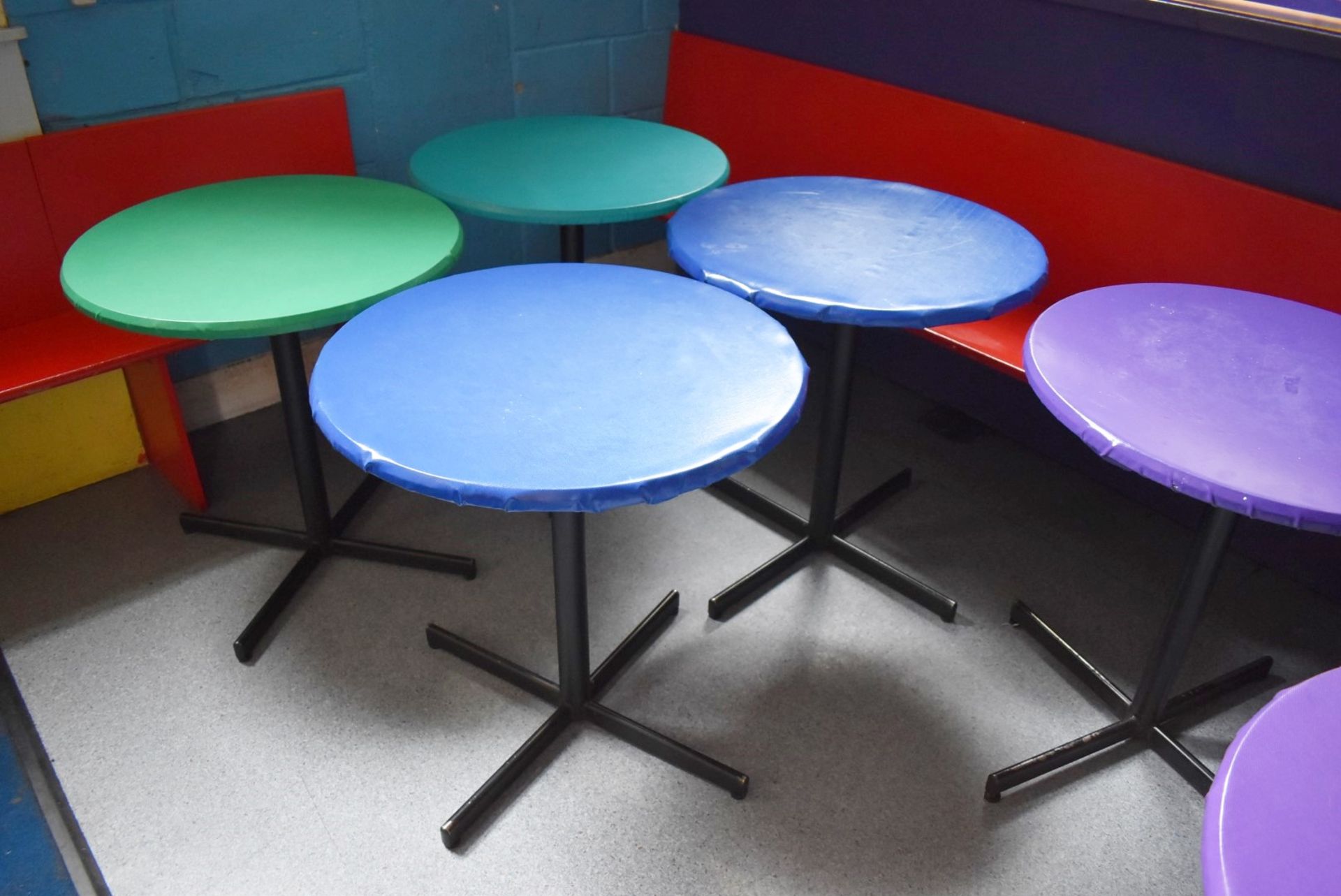 8 x Round Dining Tables Suitable For Bistros, Cafe, Restaurant or Canteens - Various Colours With - Image 3 of 3