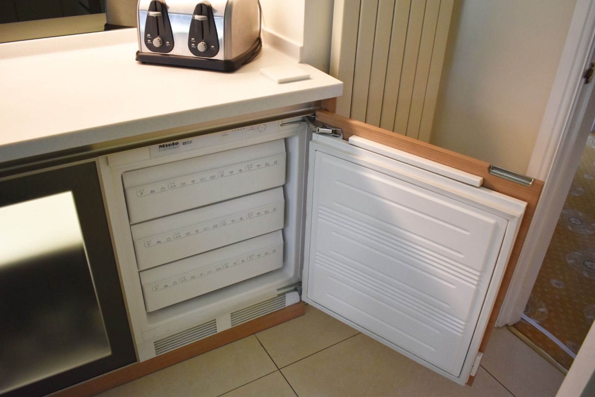 1 x Siematic Fitted Kitchen Unit Set With Integrated Fridge and Freezer, Smoked Glass and Beech - Image 9 of 12